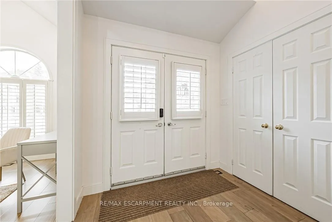 Photo 4 of 6 Windmill Place, Hamilton, Dundas — HOMEH