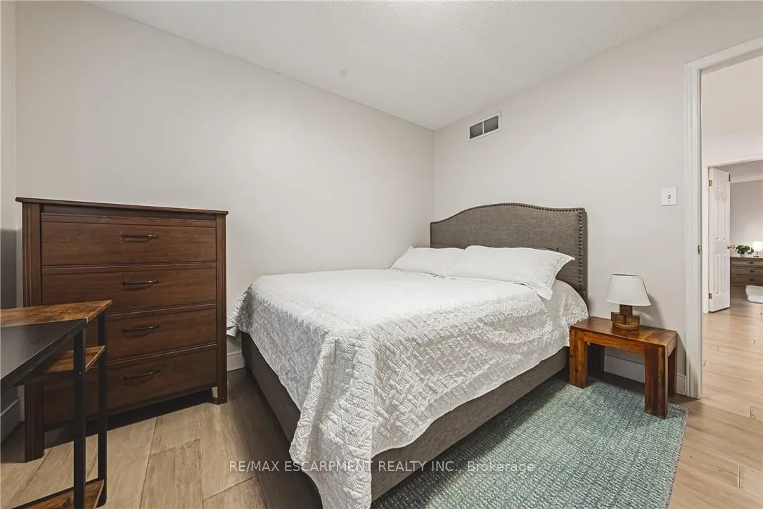 Photo 31 of 6 Windmill Place, Hamilton, Dundas — HOMEH