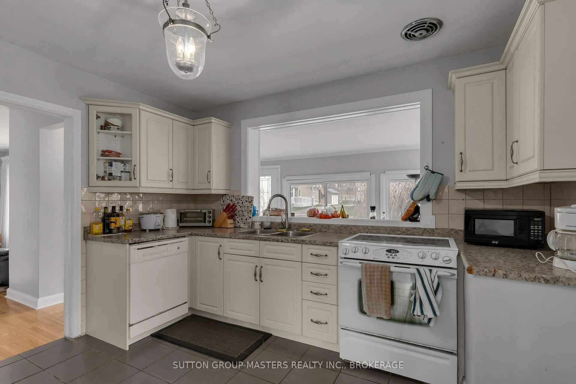Photo 13 of 250 Yonge Street, Kingston, Central City West — HOMEH
