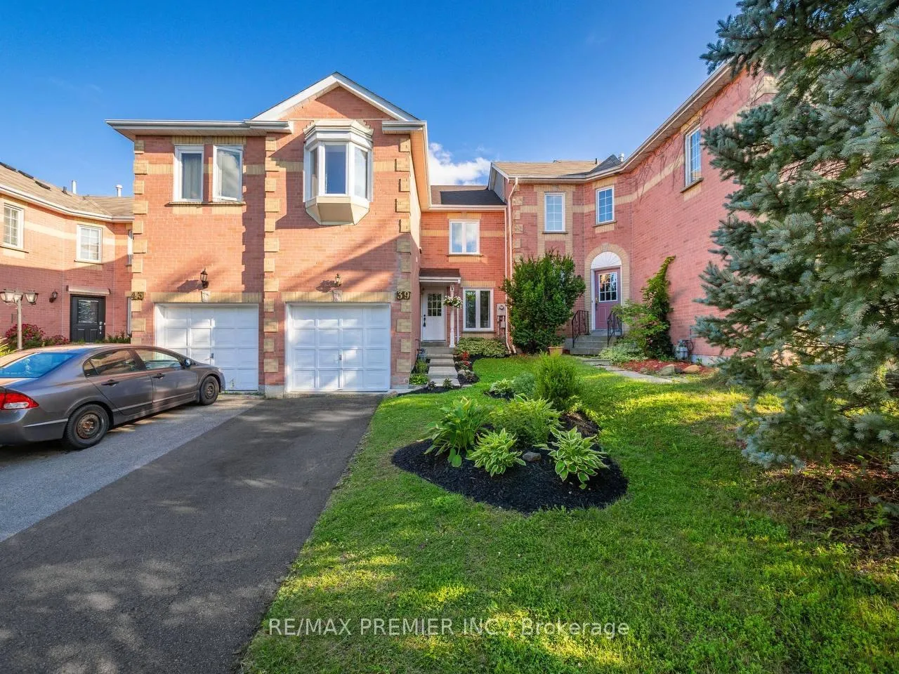 Photo 2 of 39 Ross Linton Drive, Aurora, Aurora Highlands — HOMEH