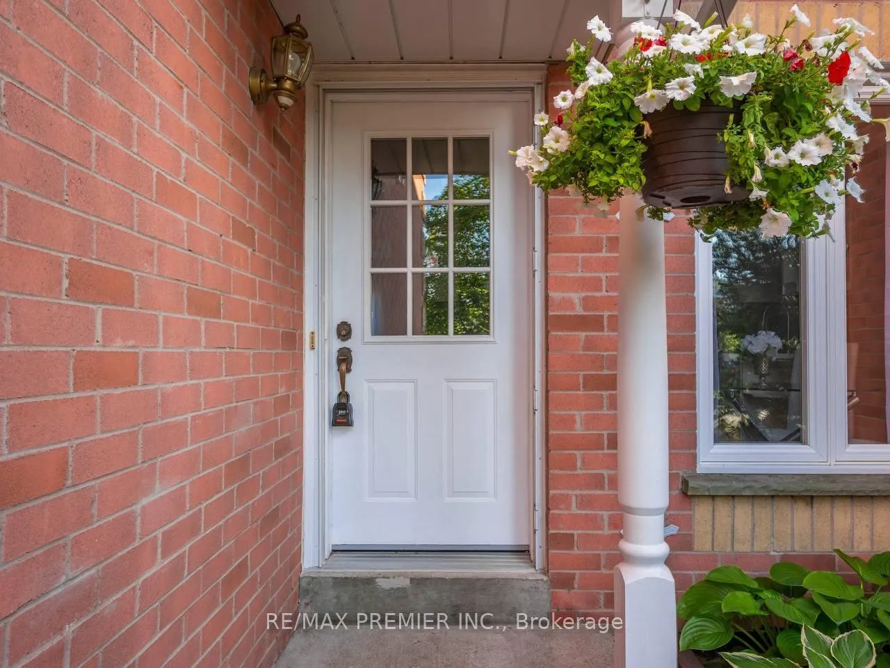Photo 4 of 39 Ross Linton Drive, Aurora, Aurora Highlands — HOMEH