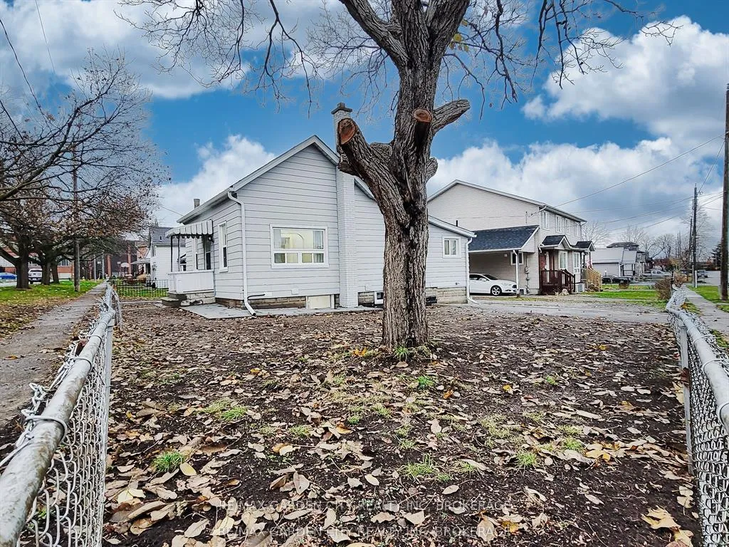 Photo 3 of Unit UPPER, 7 Maplecrest Avenue, St. Catharines, Burleigh Hill — HOMEH