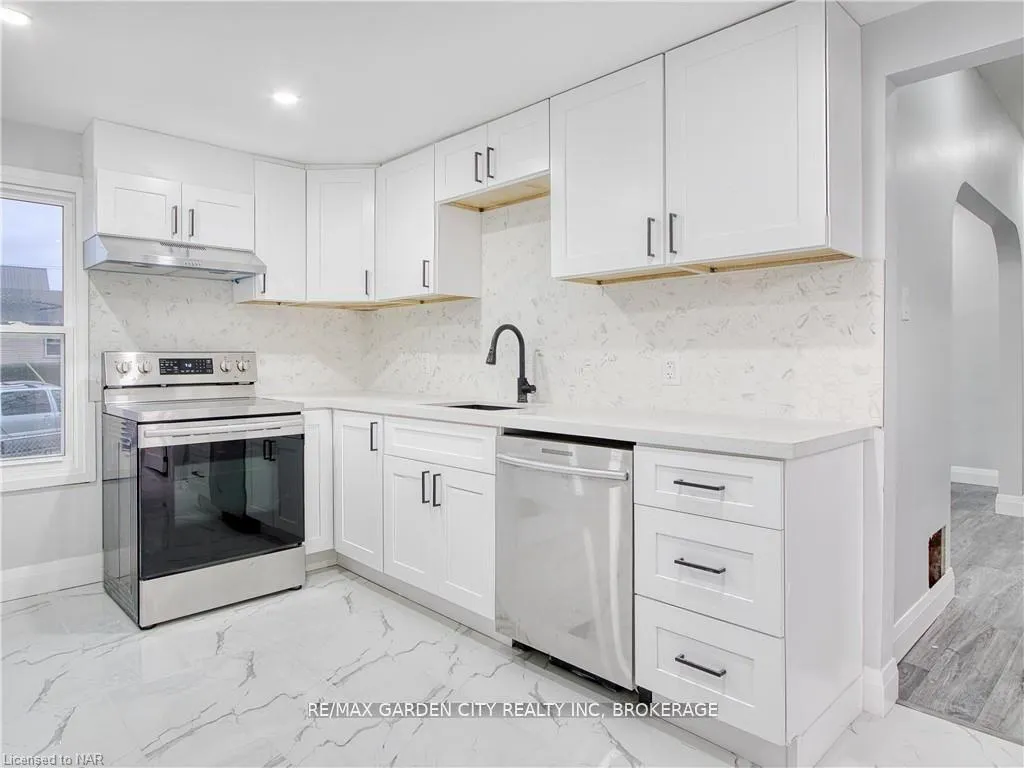 Photo 4 of Unit UPPER, 7 Maplecrest Avenue, St. Catharines, Burleigh Hill — HOMEH