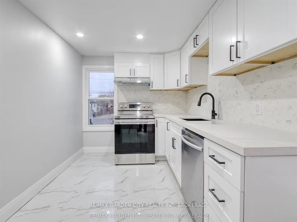 Photo 5 of Unit UPPER, 7 Maplecrest Avenue, St. Catharines, Burleigh Hill — HOMEH