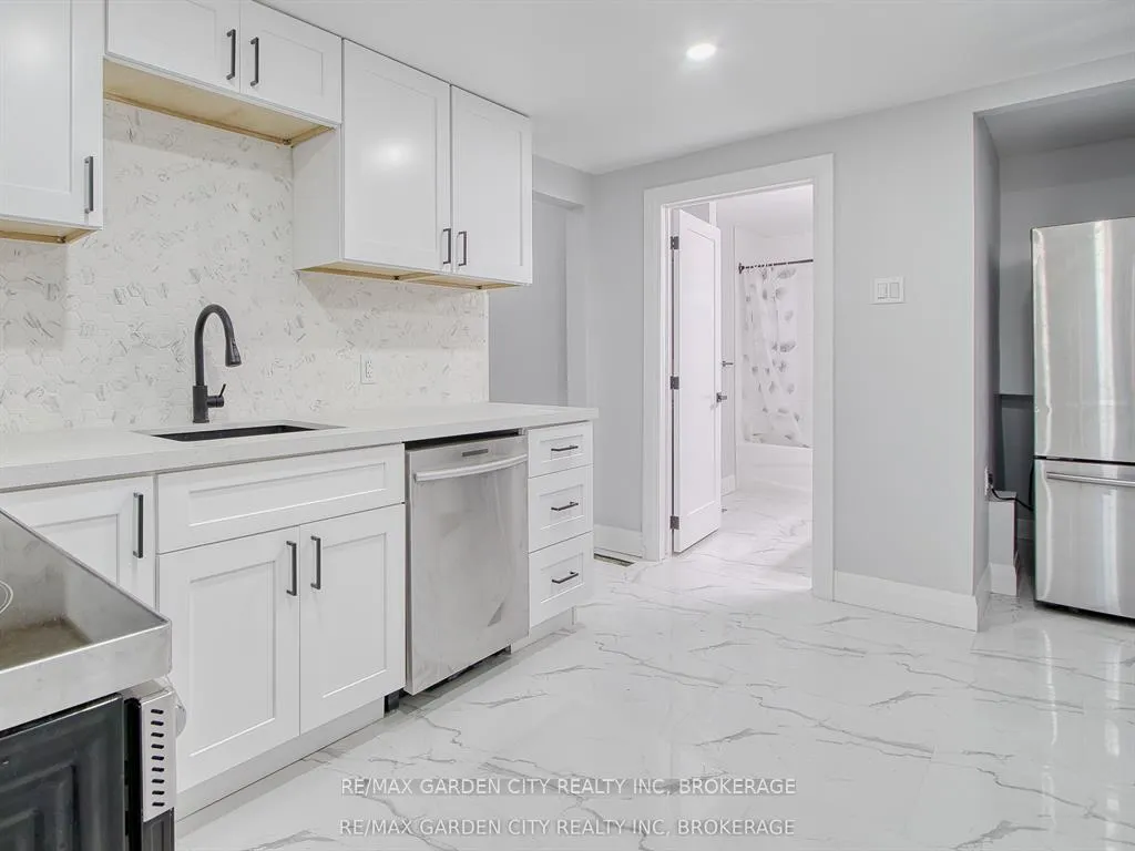 Photo 6 of Unit UPPER, 7 Maplecrest Avenue, St. Catharines, Burleigh Hill — HOMEH