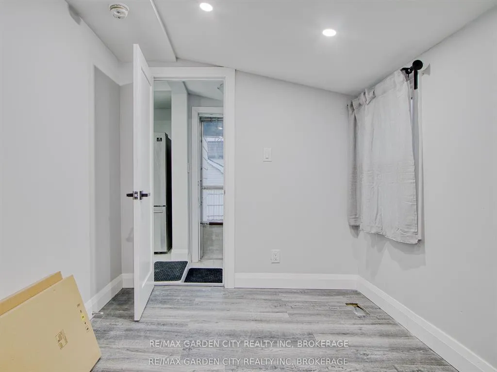 Photo 13 of Unit UPPER, 7 Maplecrest Avenue, St. Catharines, Burleigh Hill — HOMEH