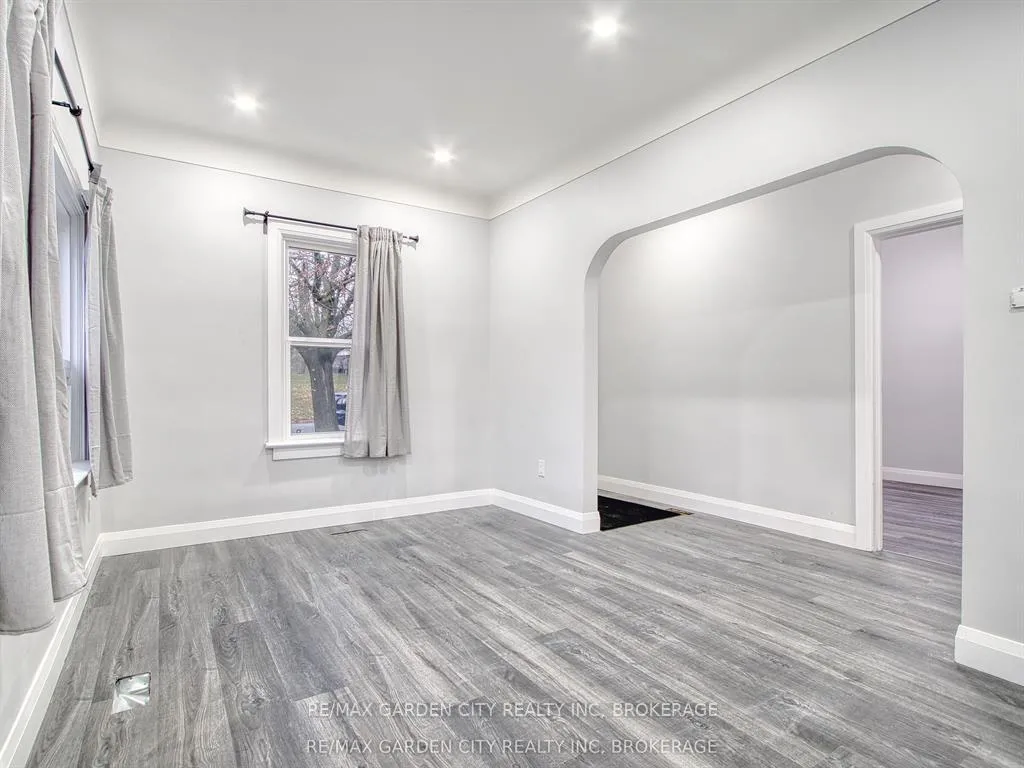 Photo 14 of Unit UPPER, 7 Maplecrest Avenue, St. Catharines, Burleigh Hill — HOMEH