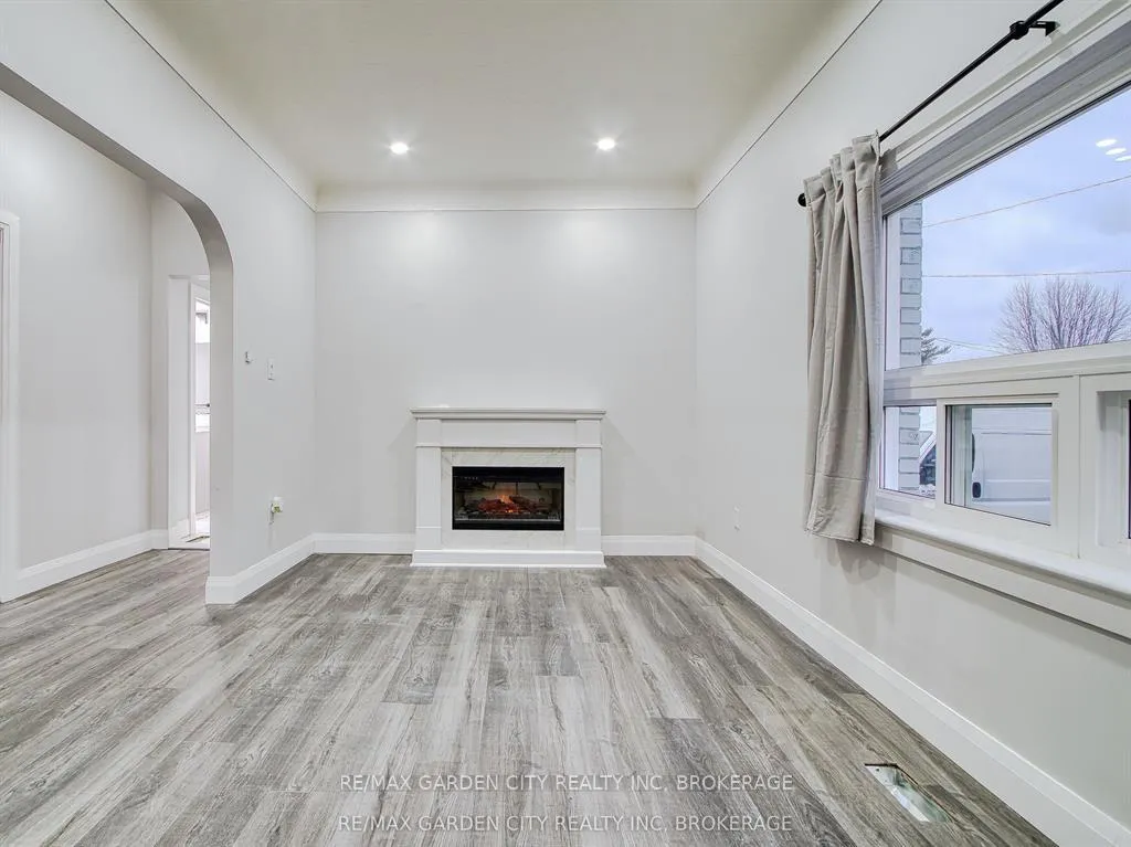 Photo 15 of Unit UPPER, 7 Maplecrest Avenue, St. Catharines, Burleigh Hill — HOMEH
