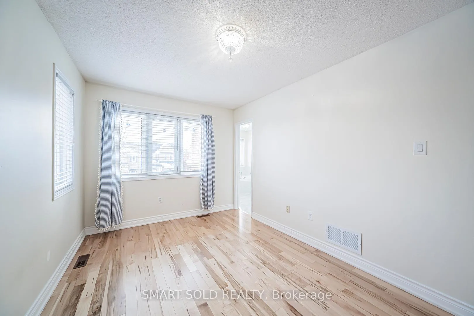 Photo 19 of 28 Tara Crescent, Markham, Cedarwood — HOMEH
