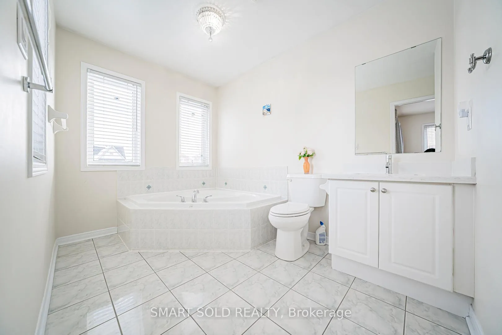 Photo 22 of 28 Tara Crescent, Markham, Cedarwood — HOMEH