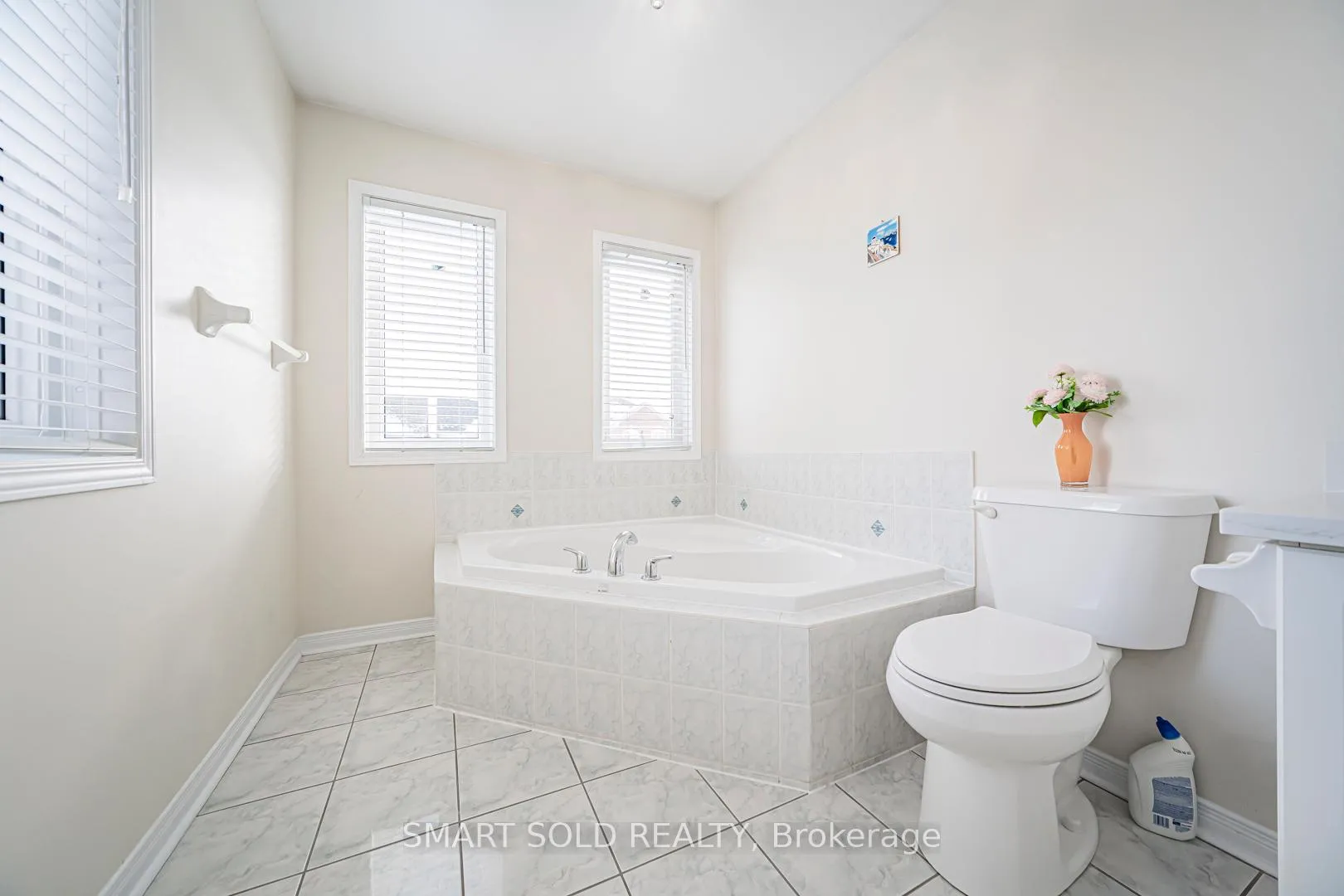 Photo 23 of 28 Tara Crescent, Markham, Cedarwood — HOMEH