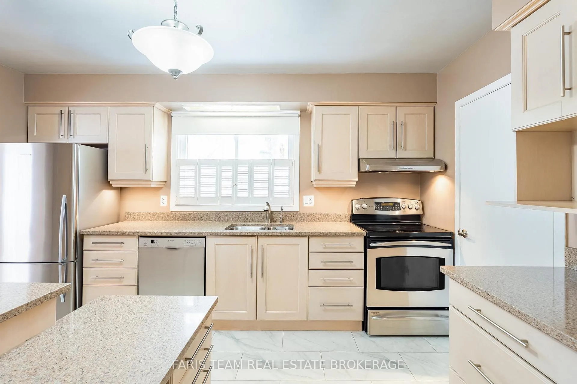 Photo 3 of 64 Steel Street, Barrie, Grove East — HOMEH