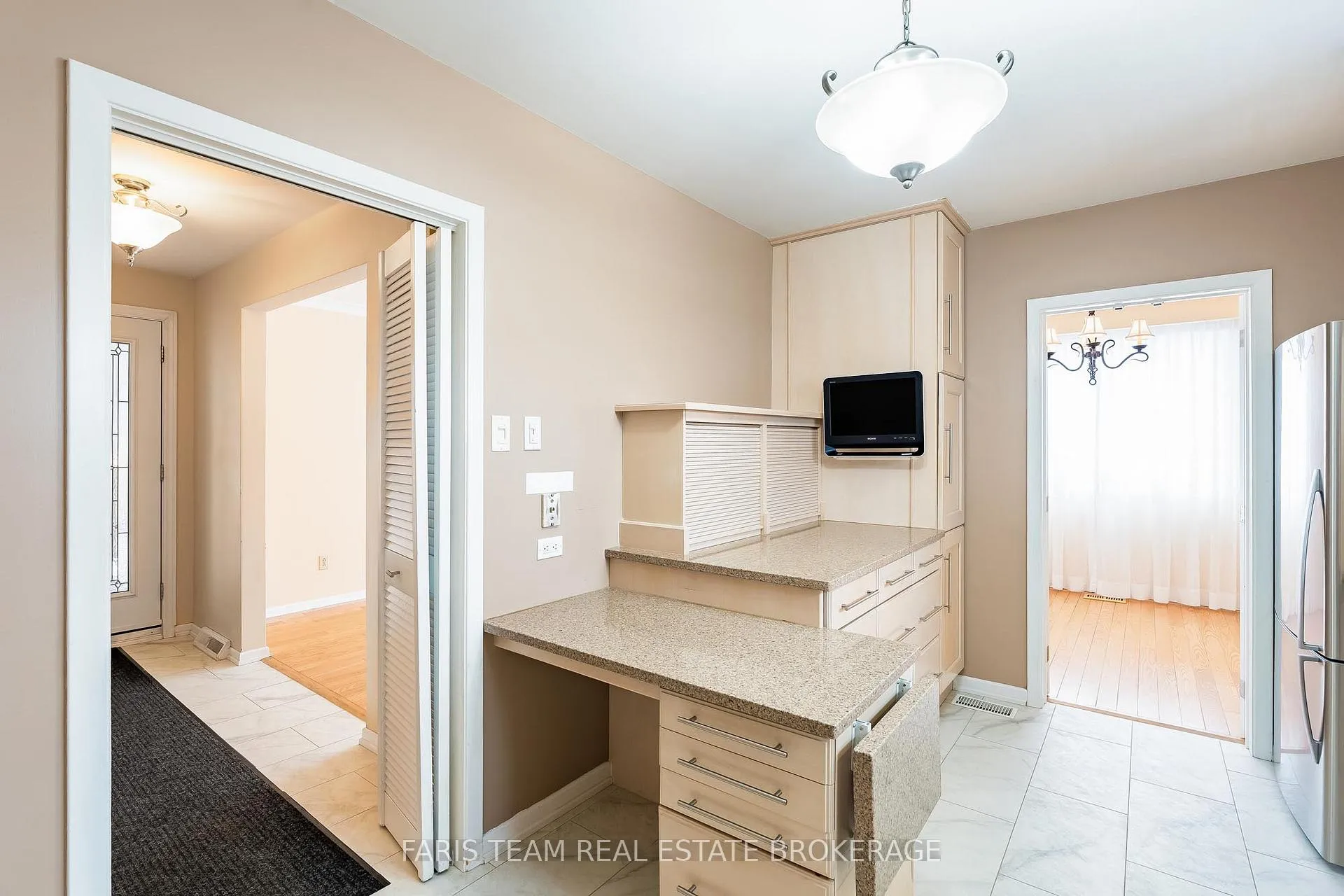 Photo 8 of 64 Steel Street, Barrie, Grove East — HOMEH