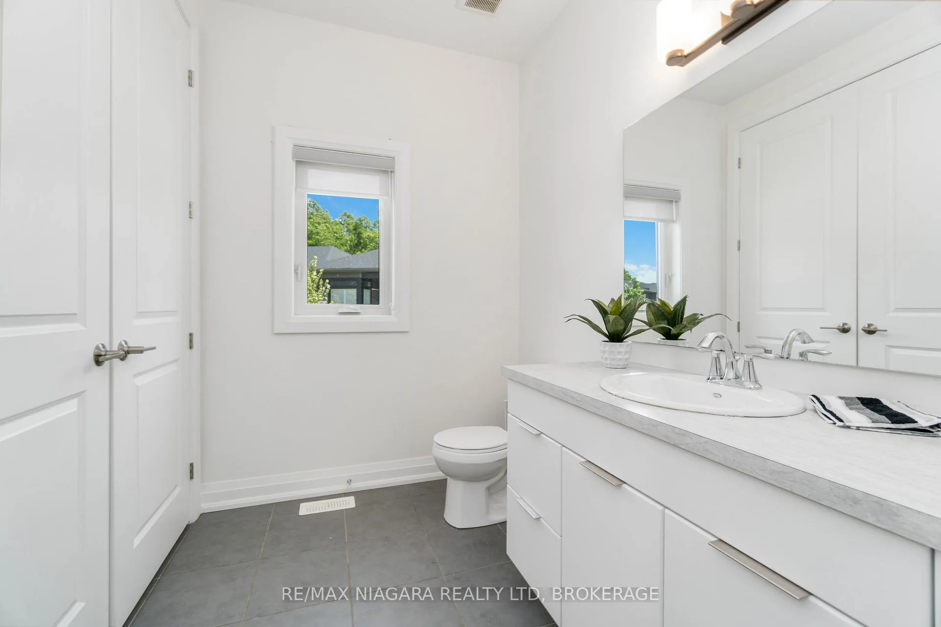 Photo 6 of Unit 27, 9150 Willoughby Drive, Niagara Falls, Chippawa — HOMEH