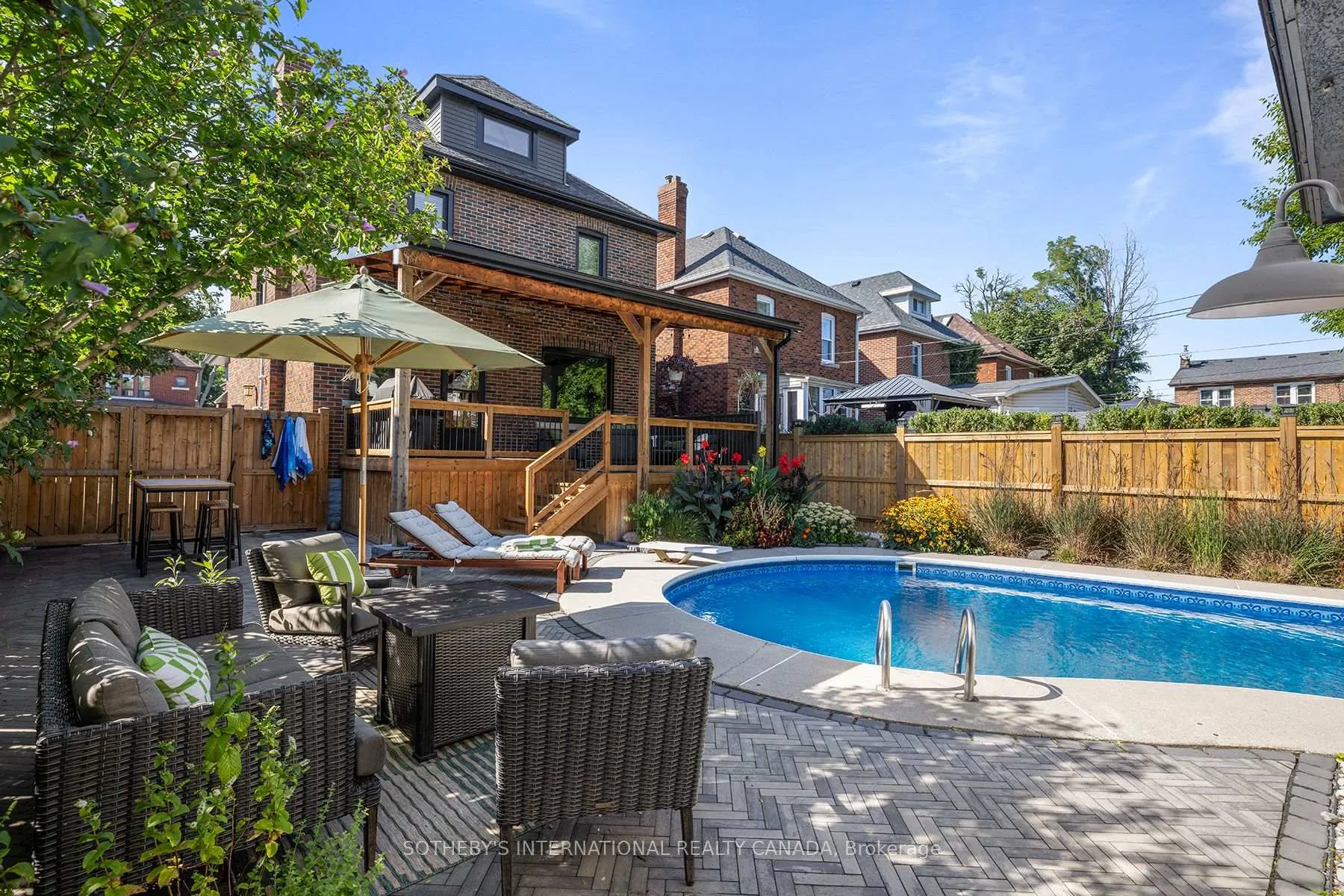 Photo 1 of 253 Graham Avenue S, Hamilton, Delta — HOMEH