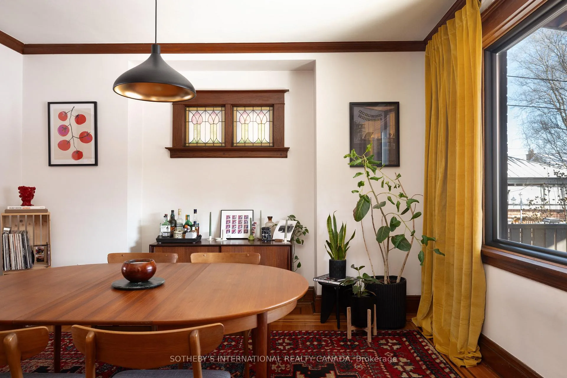 Photo 3 of 253 Graham Avenue S, Hamilton, Delta — HOMEH