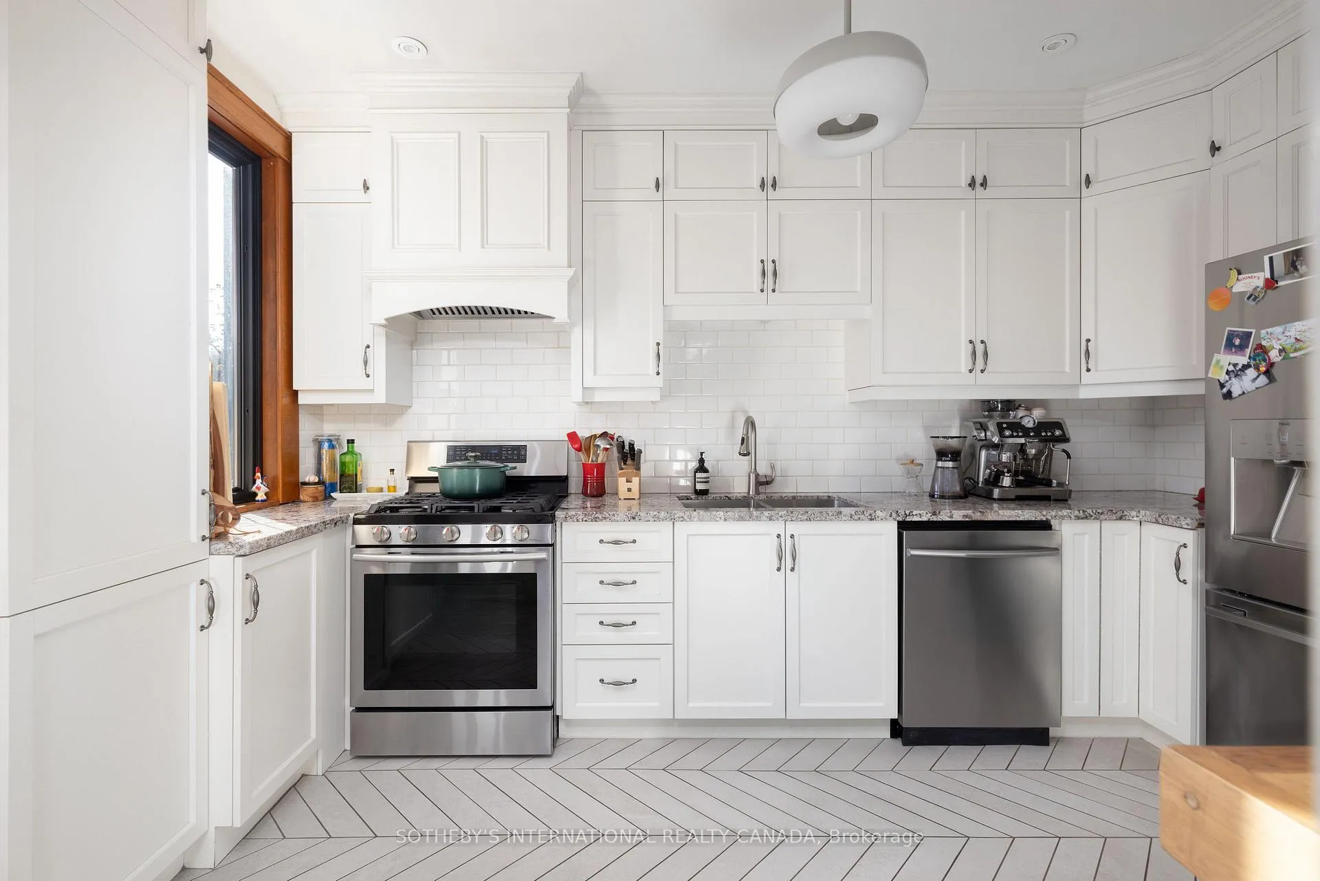 Photo 12 of 253 Graham Avenue S, Hamilton, Delta — HOMEH