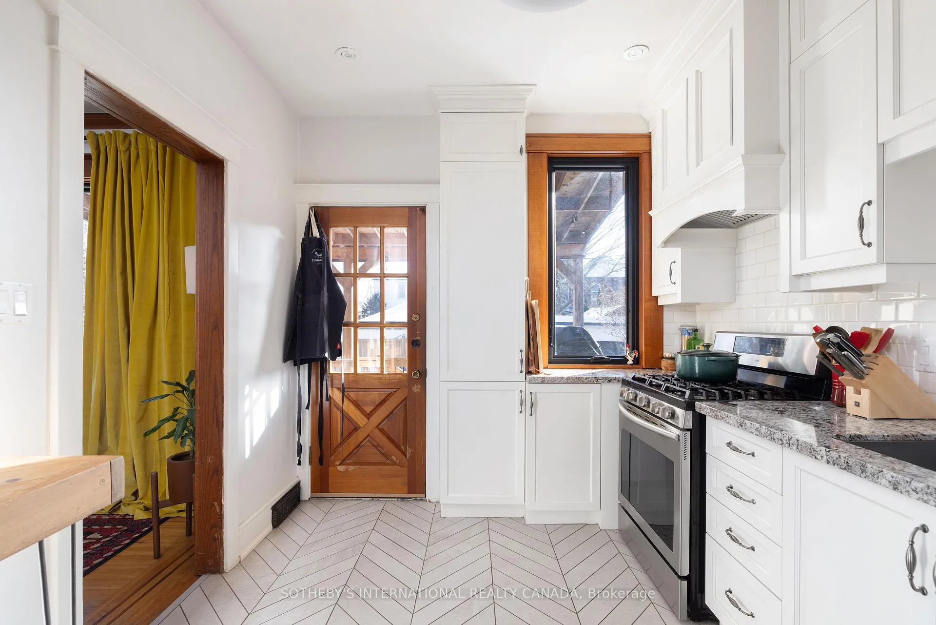 Photo 14 of 253 Graham Avenue S, Hamilton, Delta — HOMEH
