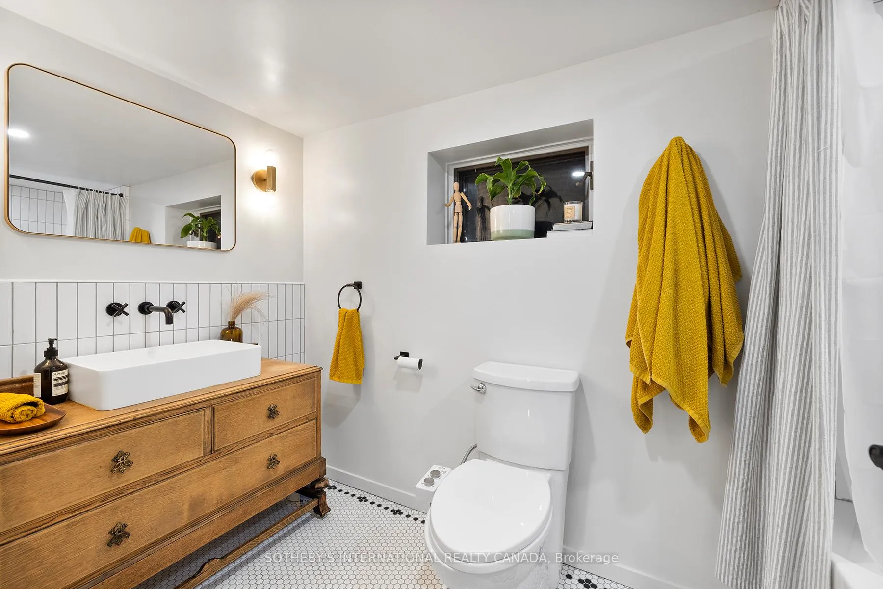 Photo 25 of 253 Graham Avenue S, Hamilton, Delta — HOMEH