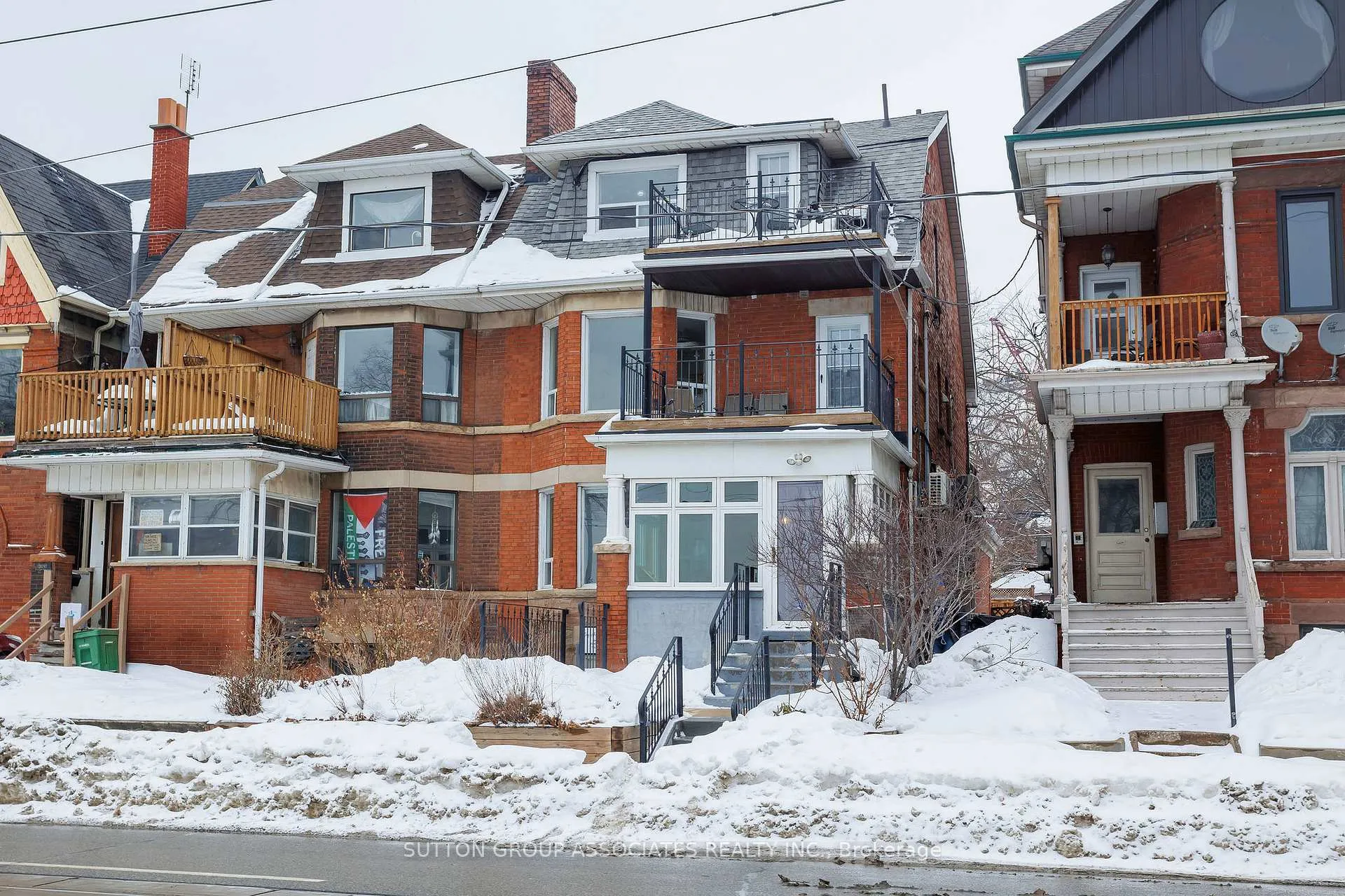 Front of 1546 King Street W