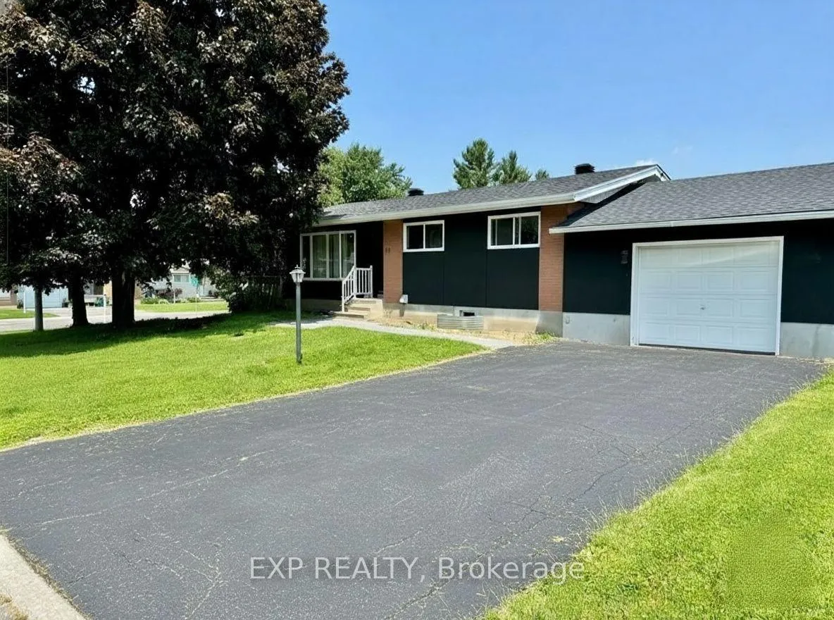 Photo 2 of 44 Sherry Lane, Ottawa, Manordale — HOMEH
