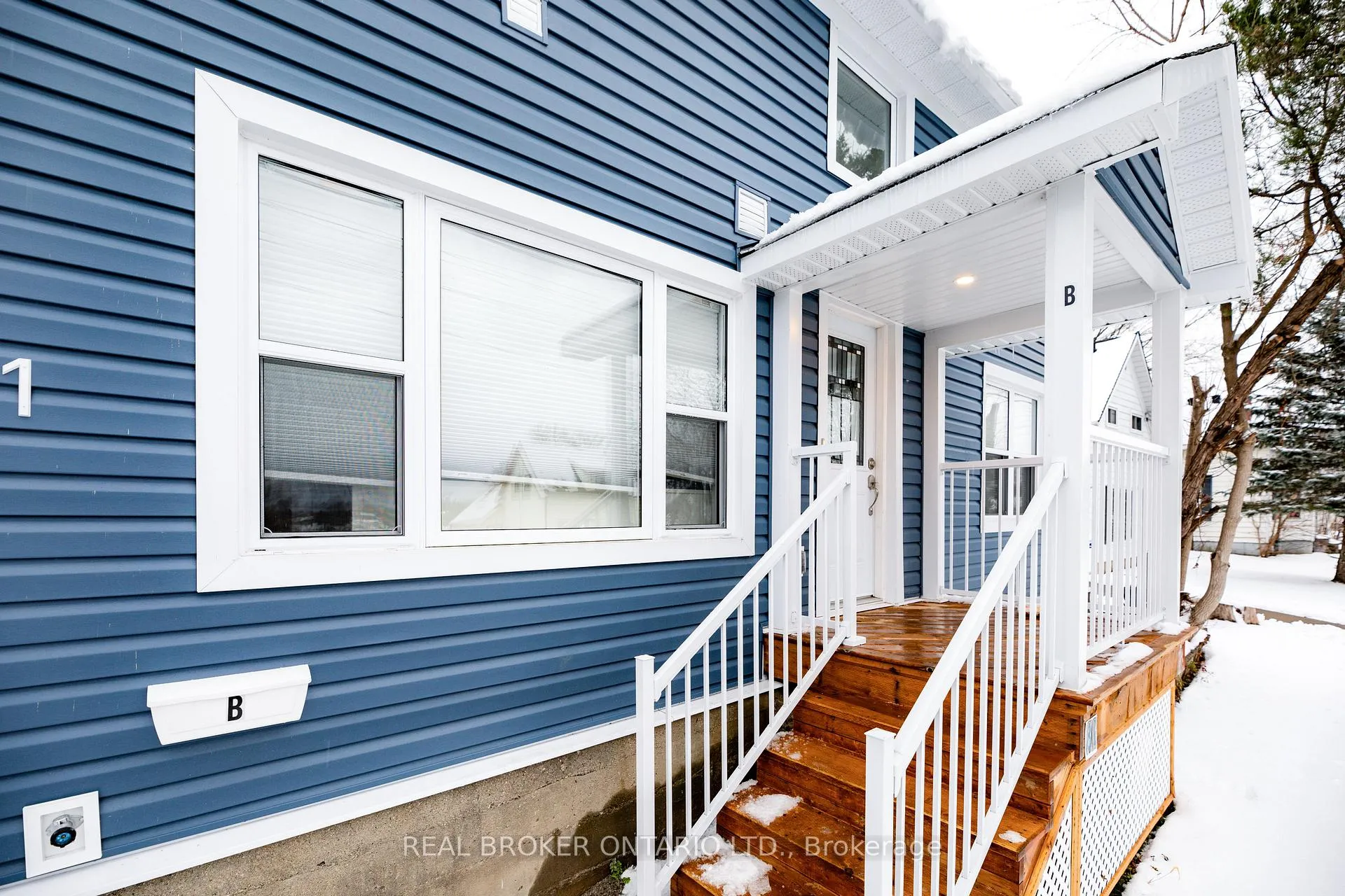 Photo 4 of Unit B, 81 Queen Street, Smiths Falls — HOMEH