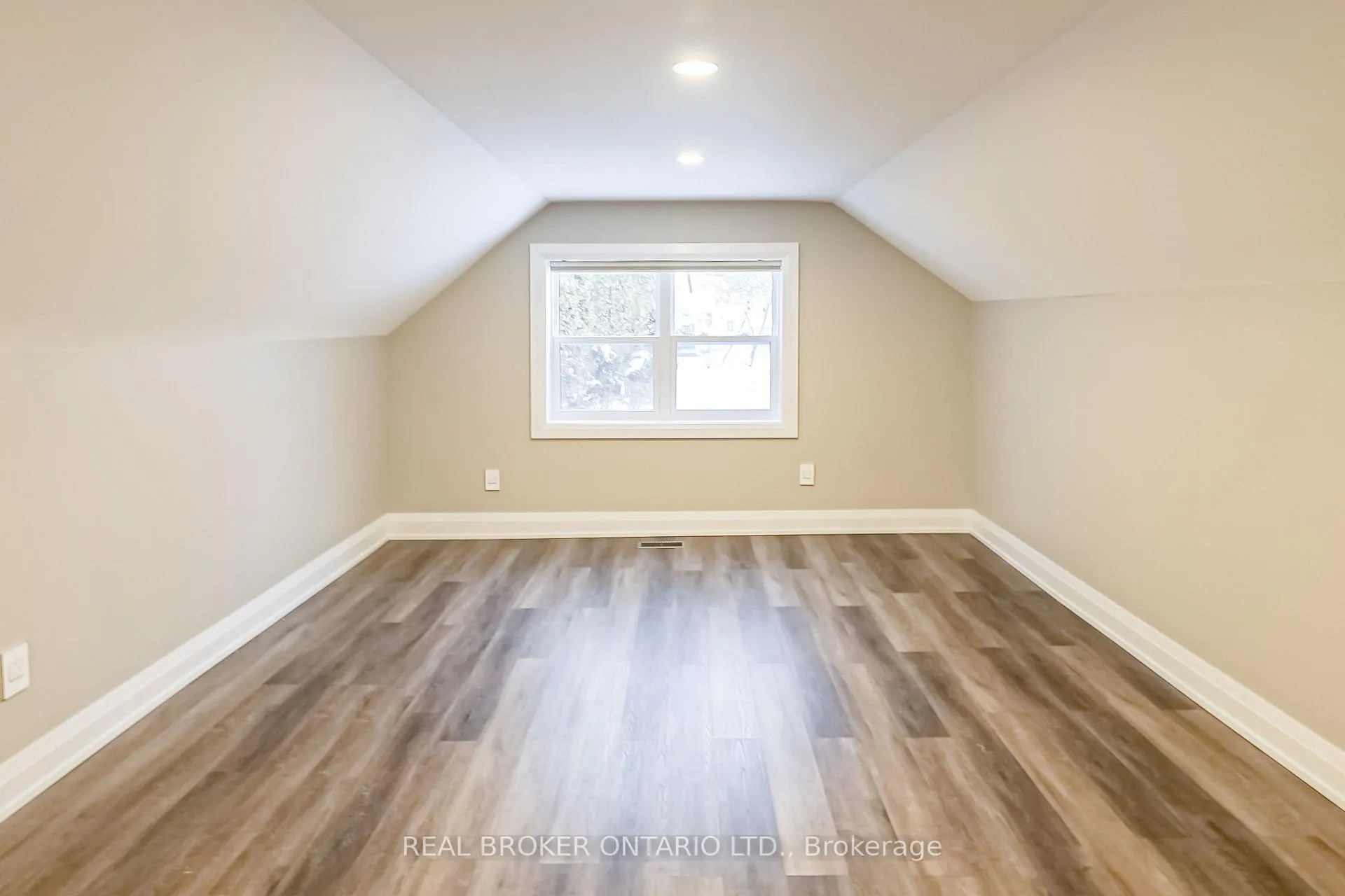 Photo 13 of Unit B, 81 Queen Street, Smiths Falls — HOMEH