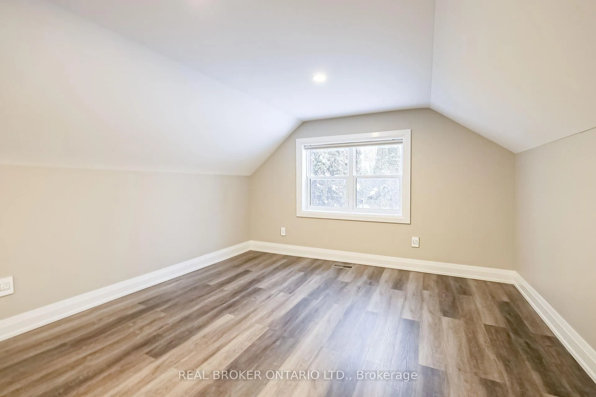 Photo 14 of Unit B, 81 Queen Street, Smiths Falls — HOMEH