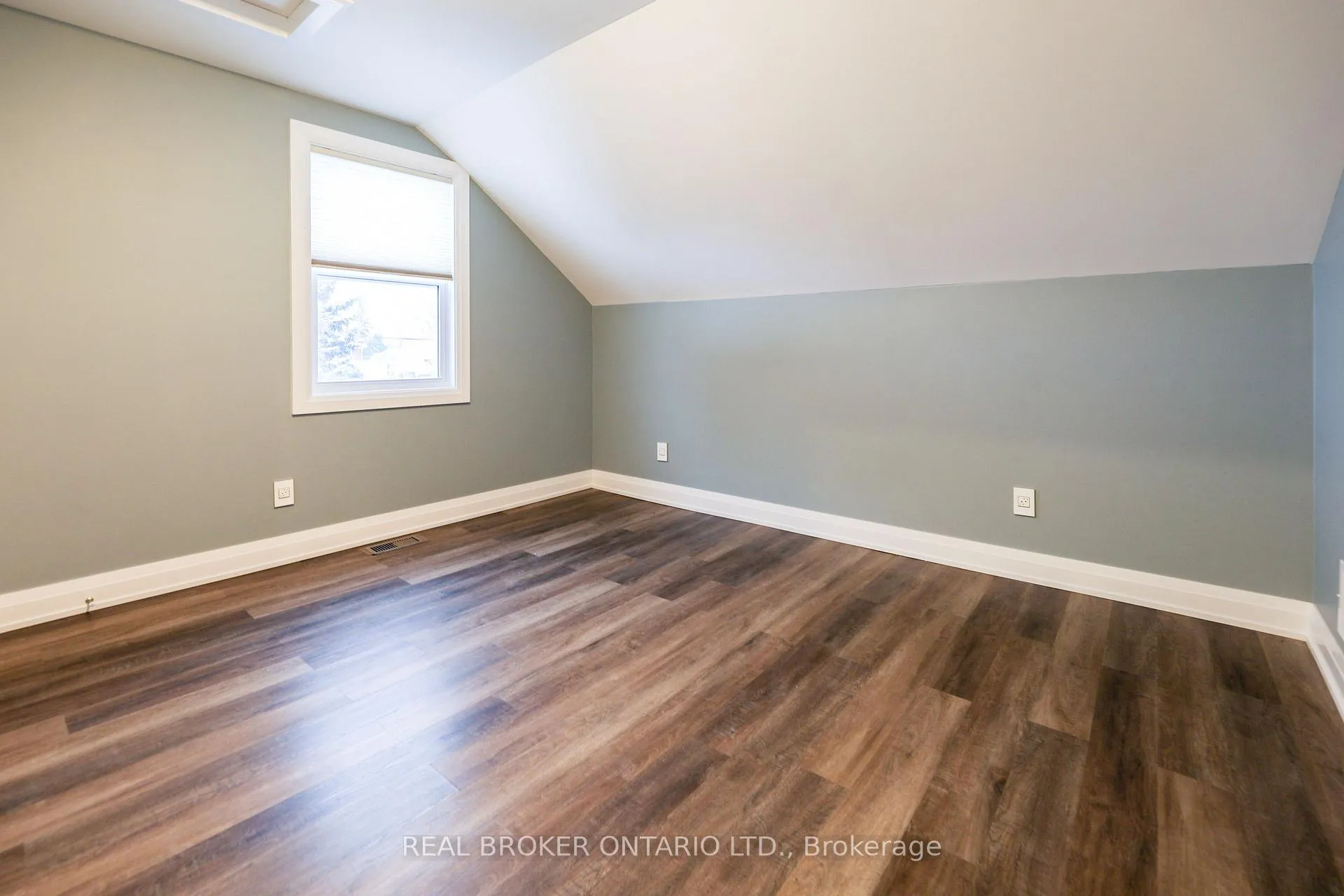 Photo 18 of Unit B, 81 Queen Street, Smiths Falls — HOMEH