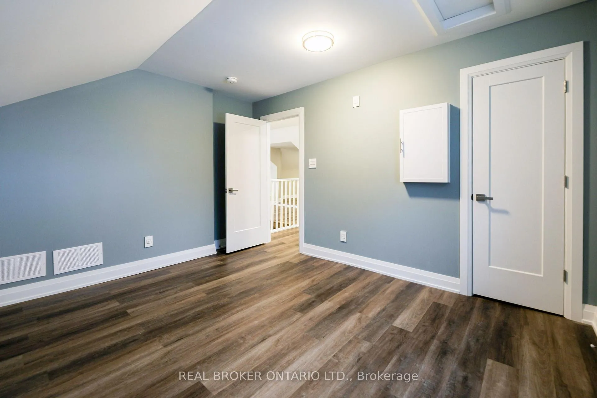 Photo 19 of Unit B, 81 Queen Street, Smiths Falls — HOMEH