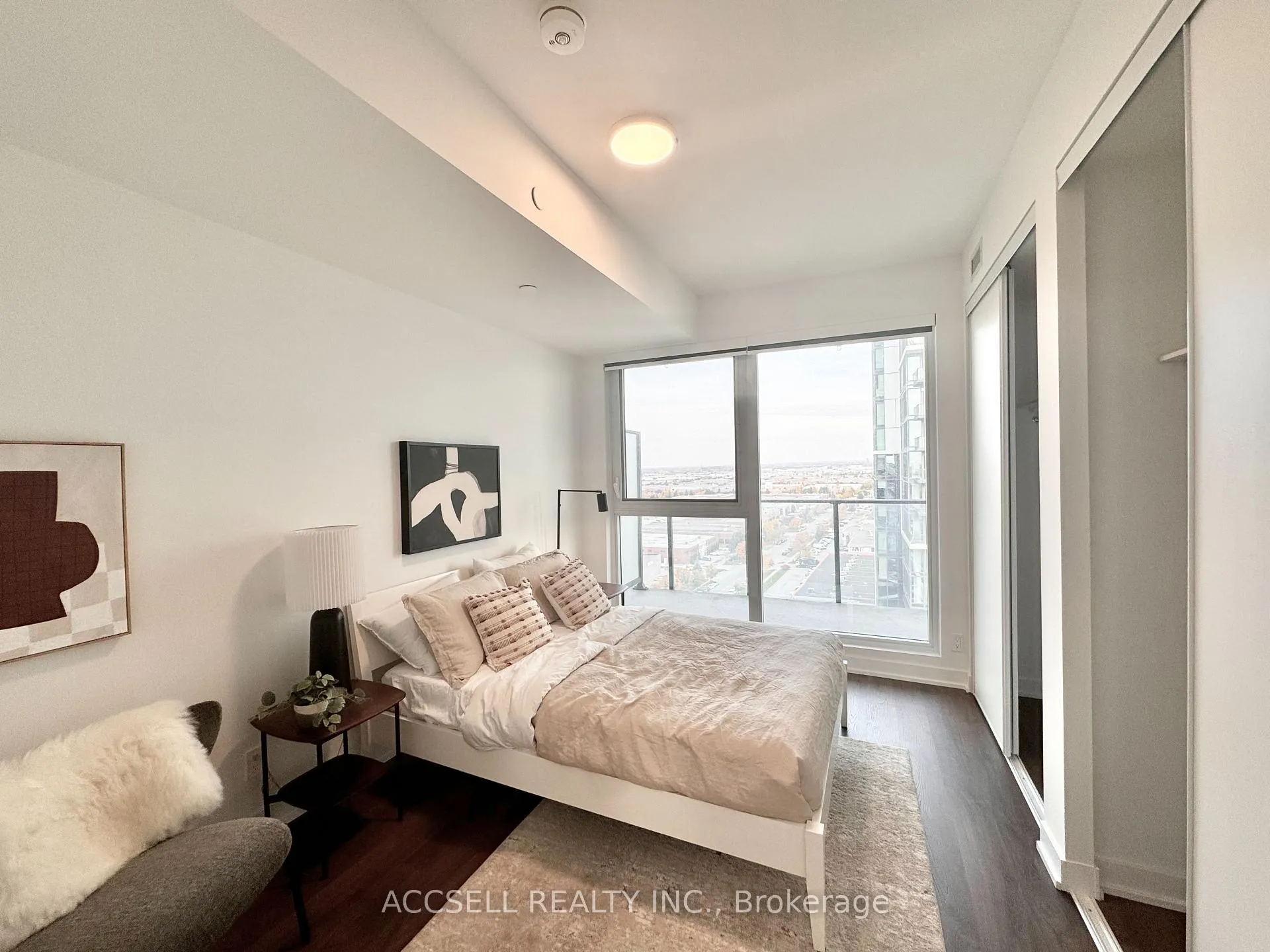 Photo 3 of Unit W1002, 185 Millway Drive, Vaughan, Vaughan Corporate Centre — HOMEH