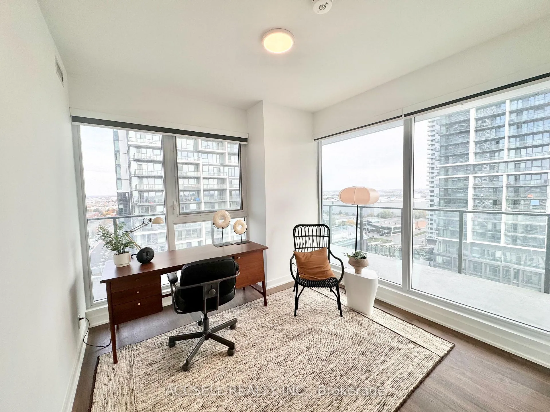 Photo 5 of Unit W1002, 185 Millway Drive, Vaughan, Vaughan Corporate Centre — HOMEH