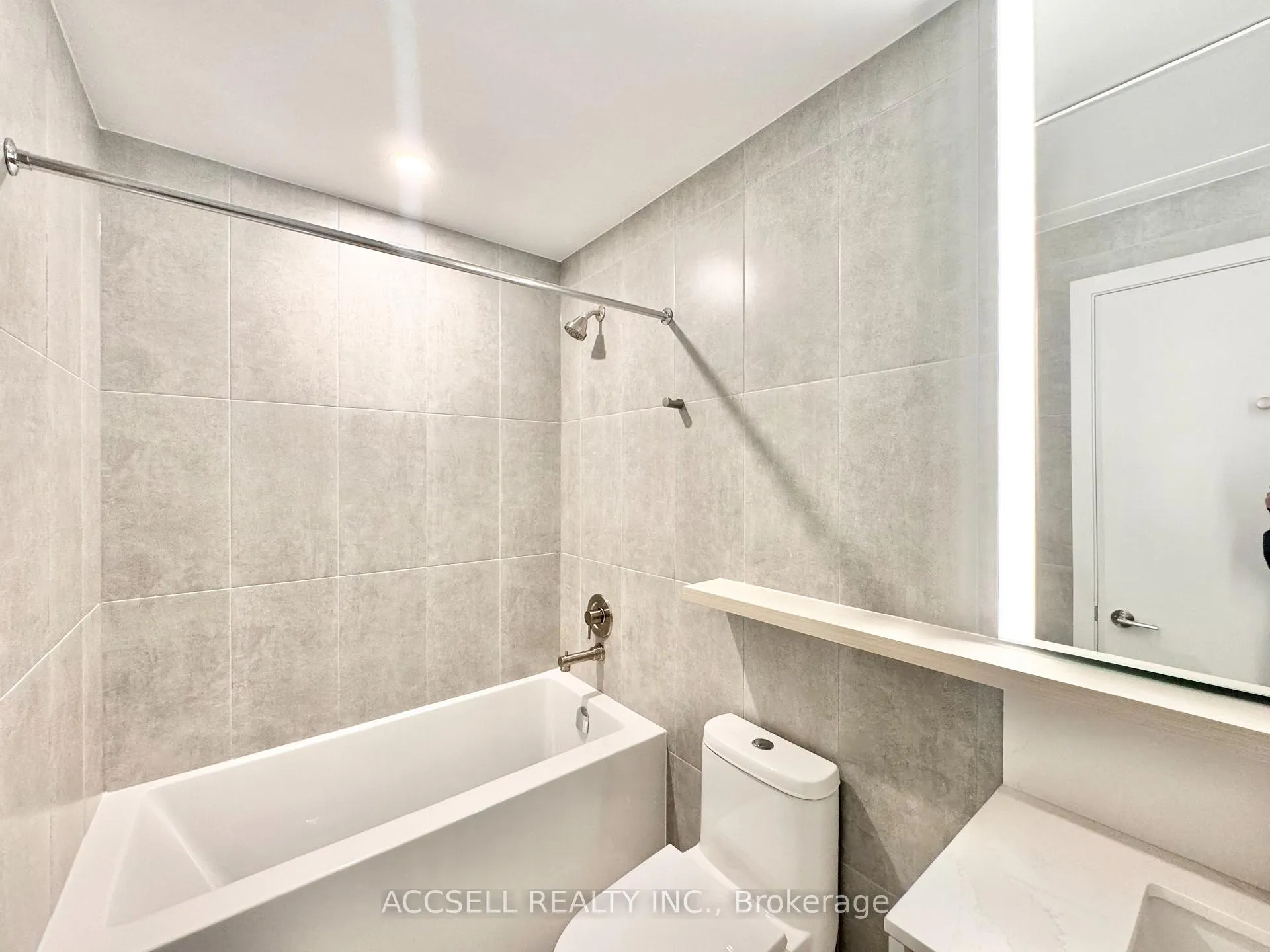 Photo 7 of Unit W1002, 185 Millway Drive, Vaughan, Vaughan Corporate Centre — HOMEH