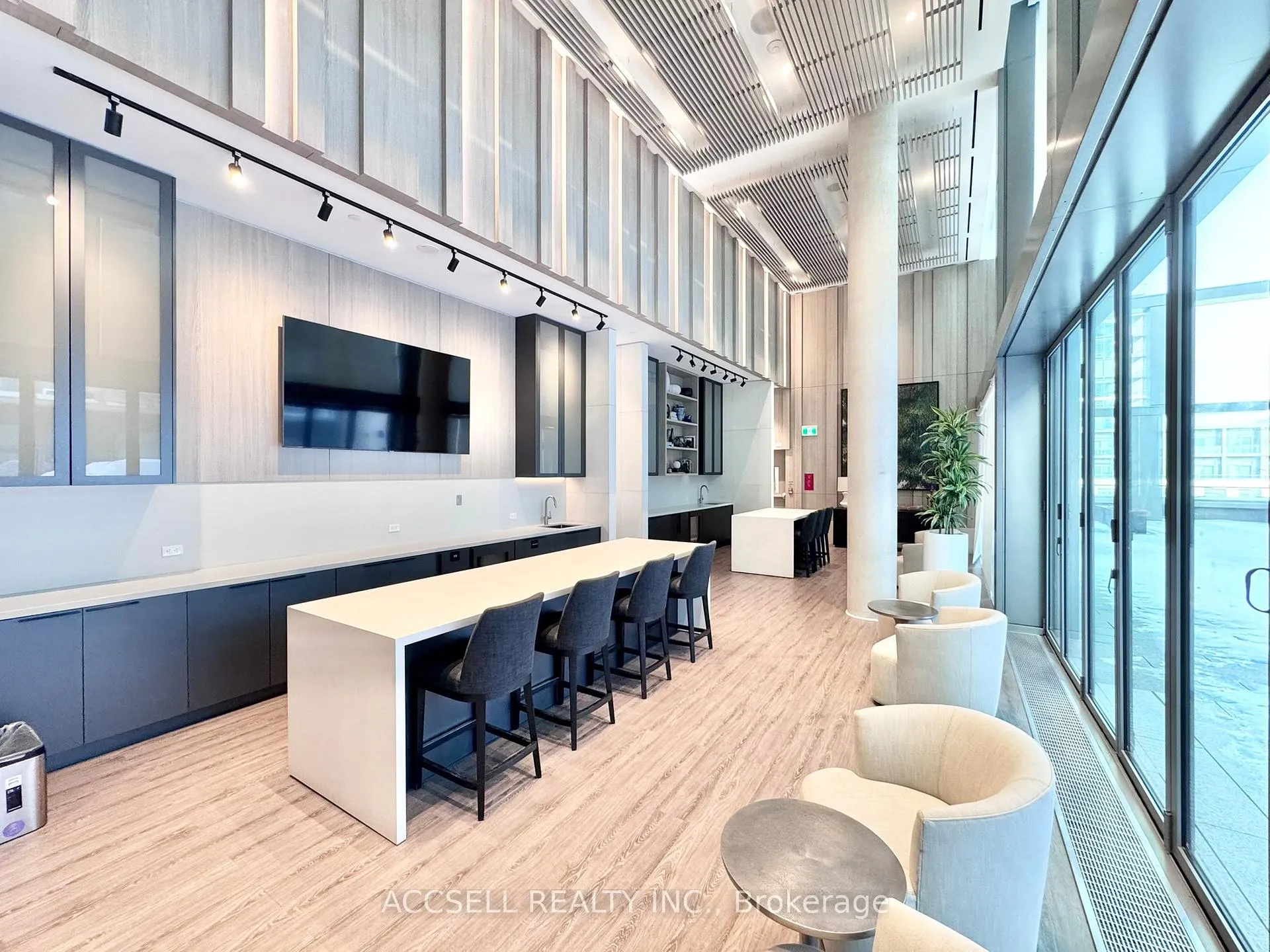 Photo 13 of Unit W1002, 185 Millway Drive, Vaughan, Vaughan Corporate Centre — HOMEH