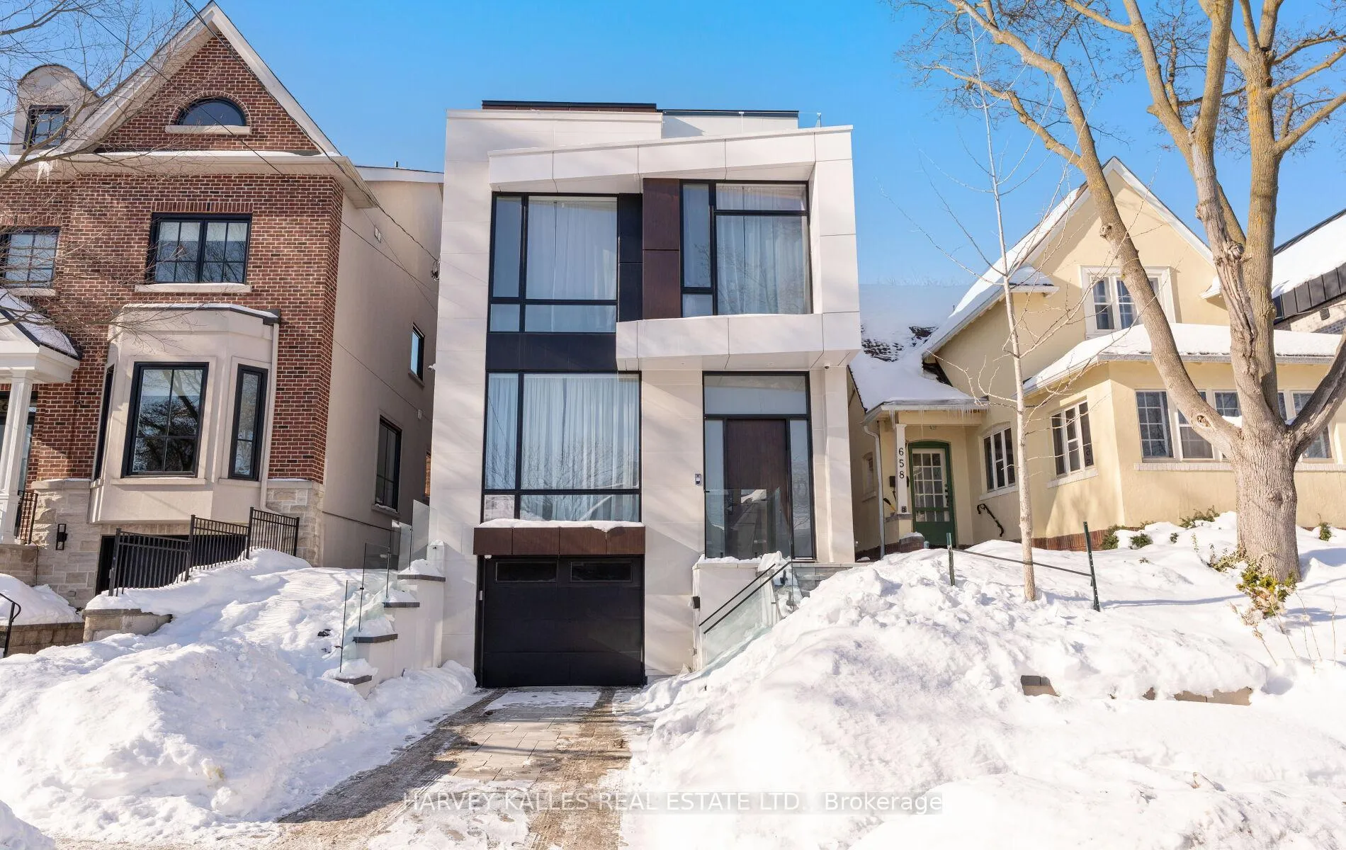 Front of 656 Oriole Parkway