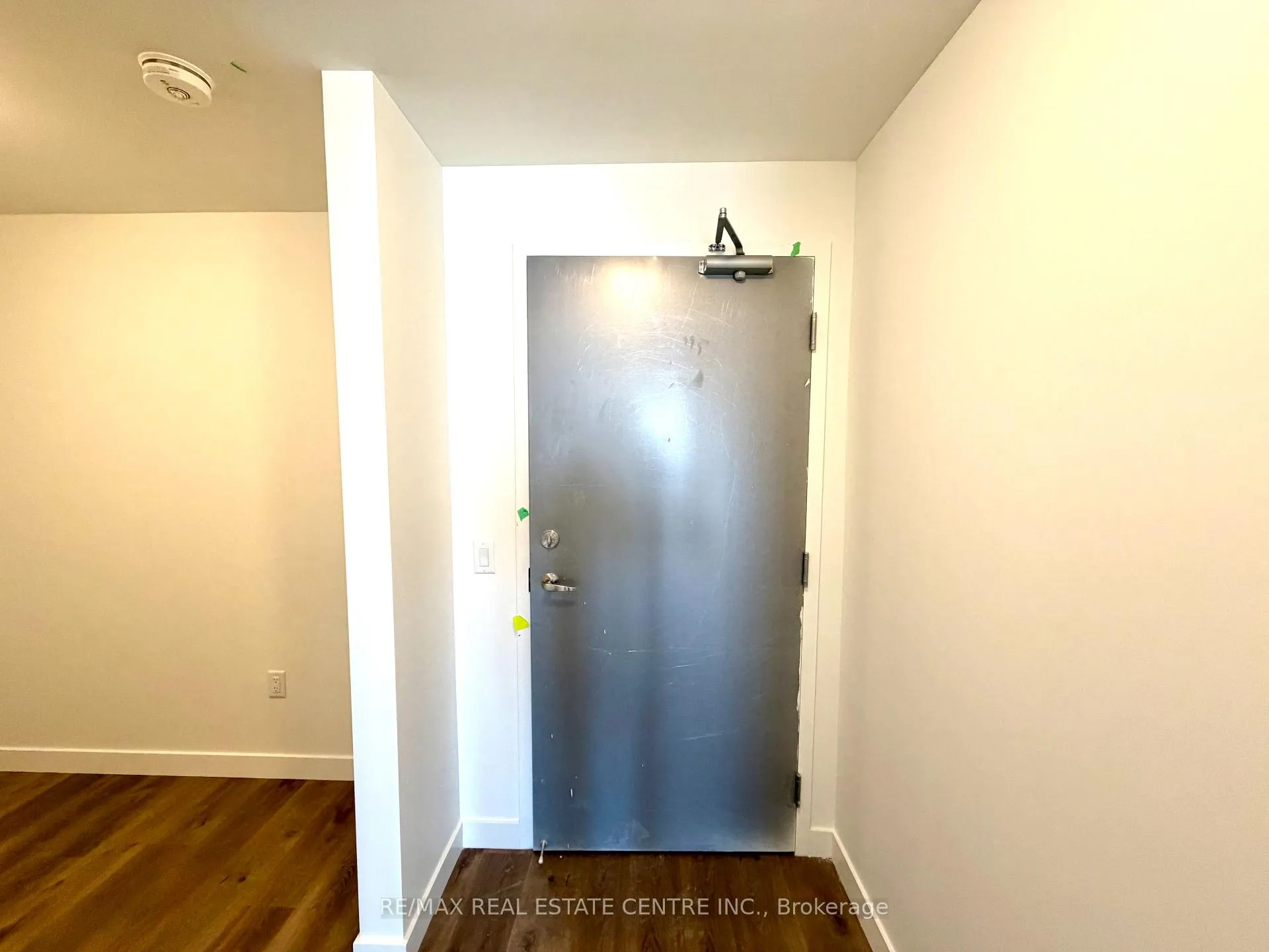 Photo 3 of Unit 910, 461 Green Road, Hamilton, Lakeshore — HOMEH