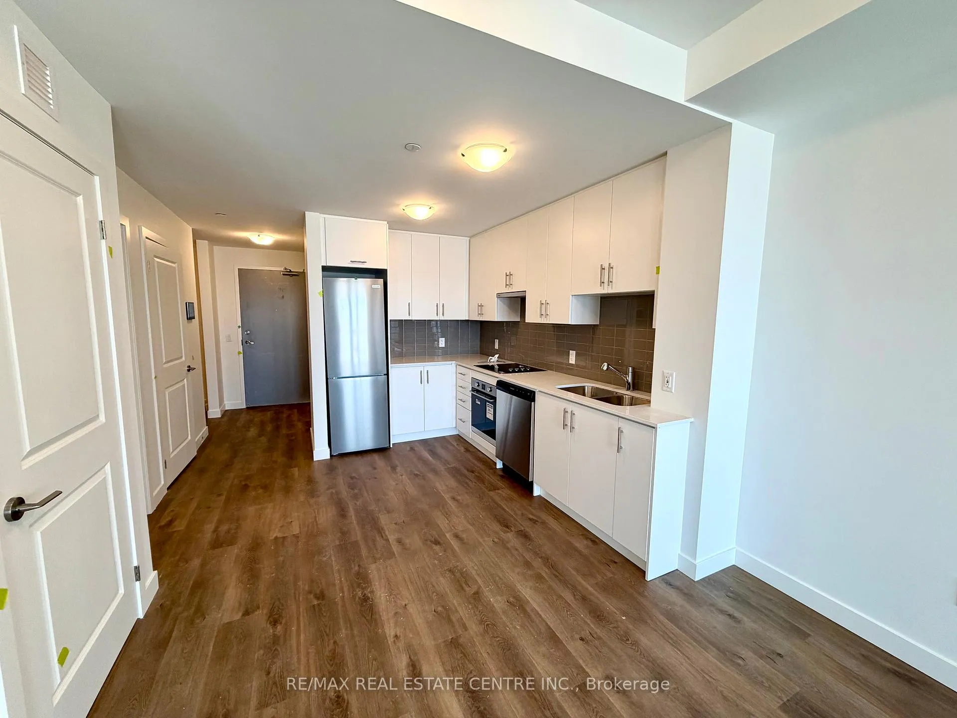 Photo 4 of Unit 910, 461 Green Road, Hamilton, Lakeshore — HOMEH