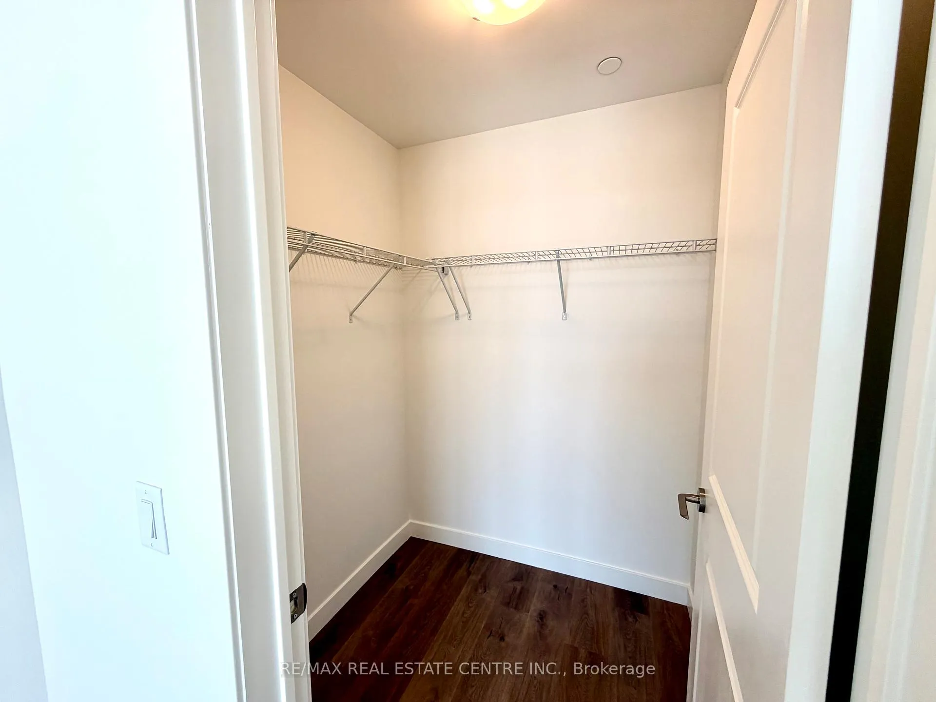 Photo 8 of Unit 910, 461 Green Road, Hamilton, Lakeshore — HOMEH