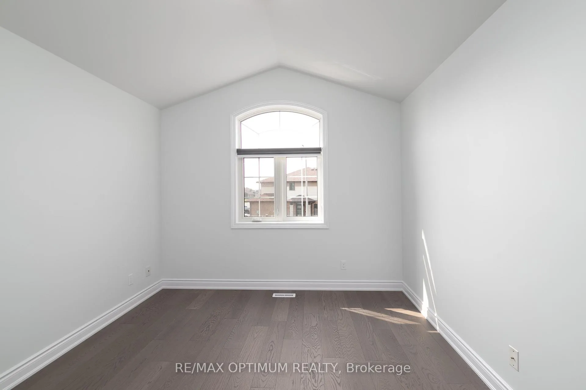 Photo 21 of 34 Primrose Crescent, Belleville, Thurlow Ward — HOMEH
