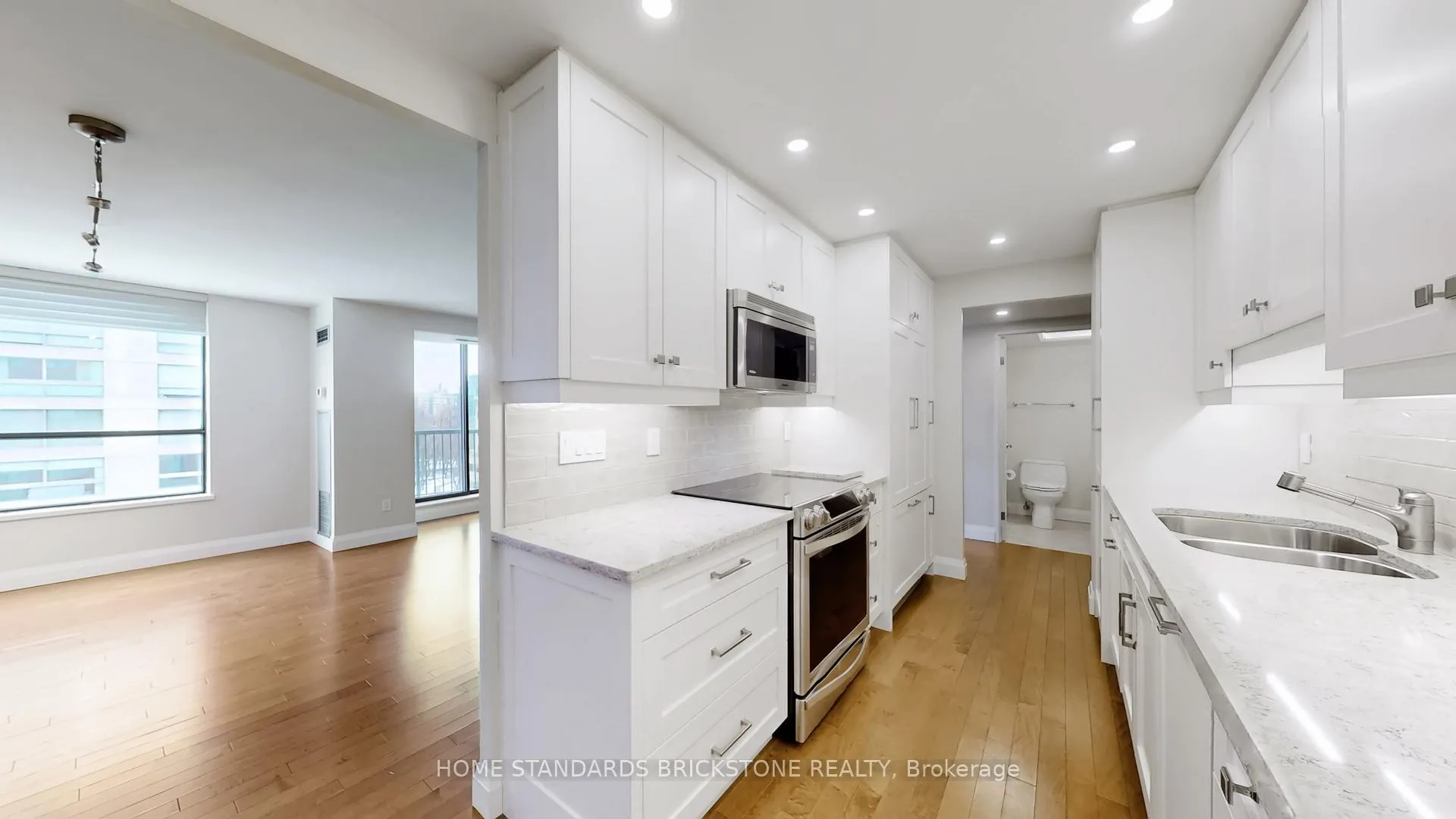 Photo 2 of Unit 803, 47 St Clair Avenue W, Toronto, Yonge-St. Clair — HOMEH