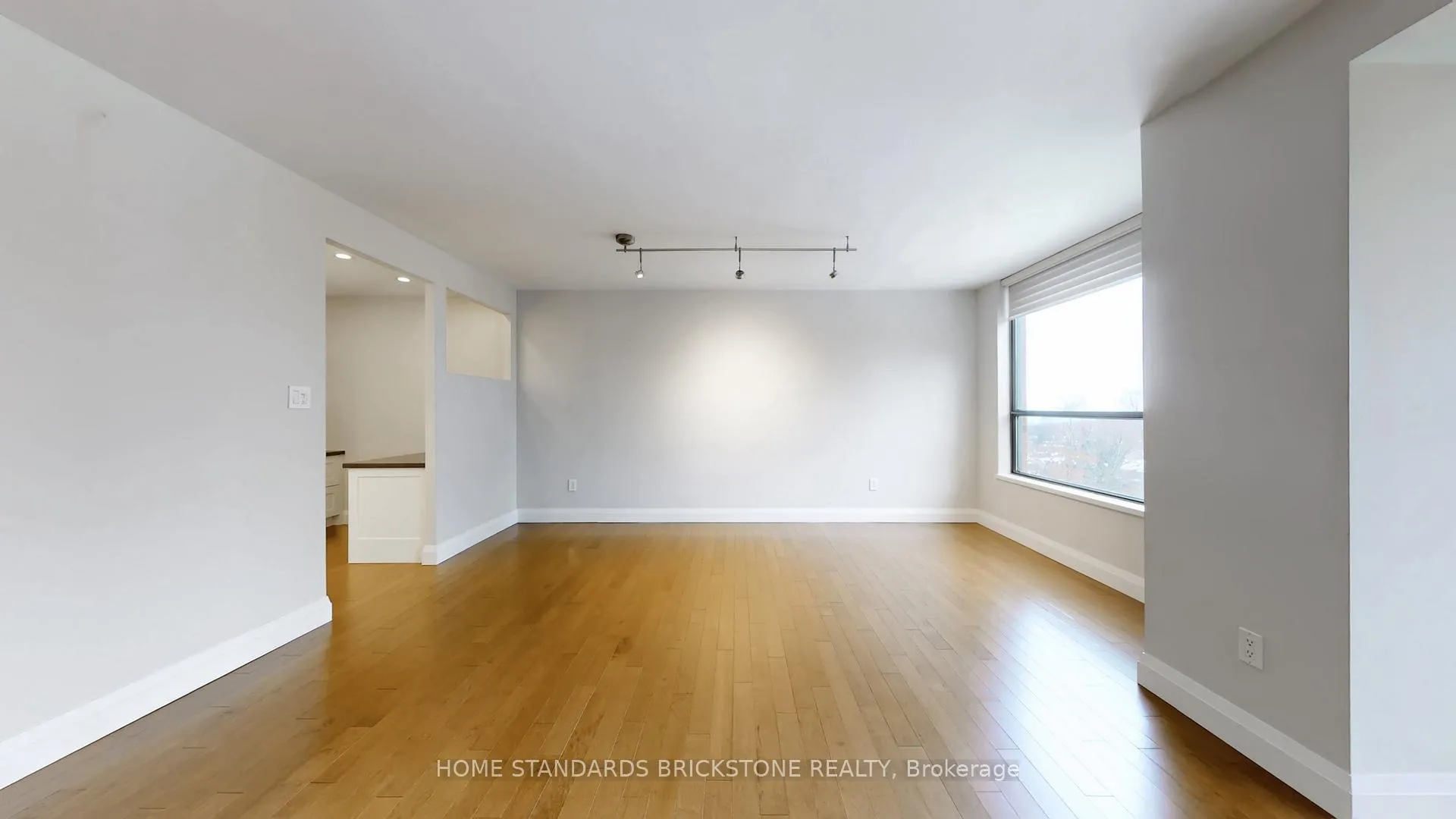 Photo 5 of Unit 803, 47 St Clair Avenue W, Toronto, Yonge-St. Clair — HOMEH