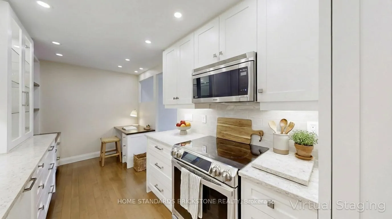 Photo 8 of Unit 803, 47 St Clair Avenue W, Toronto, Yonge-St. Clair — HOMEH