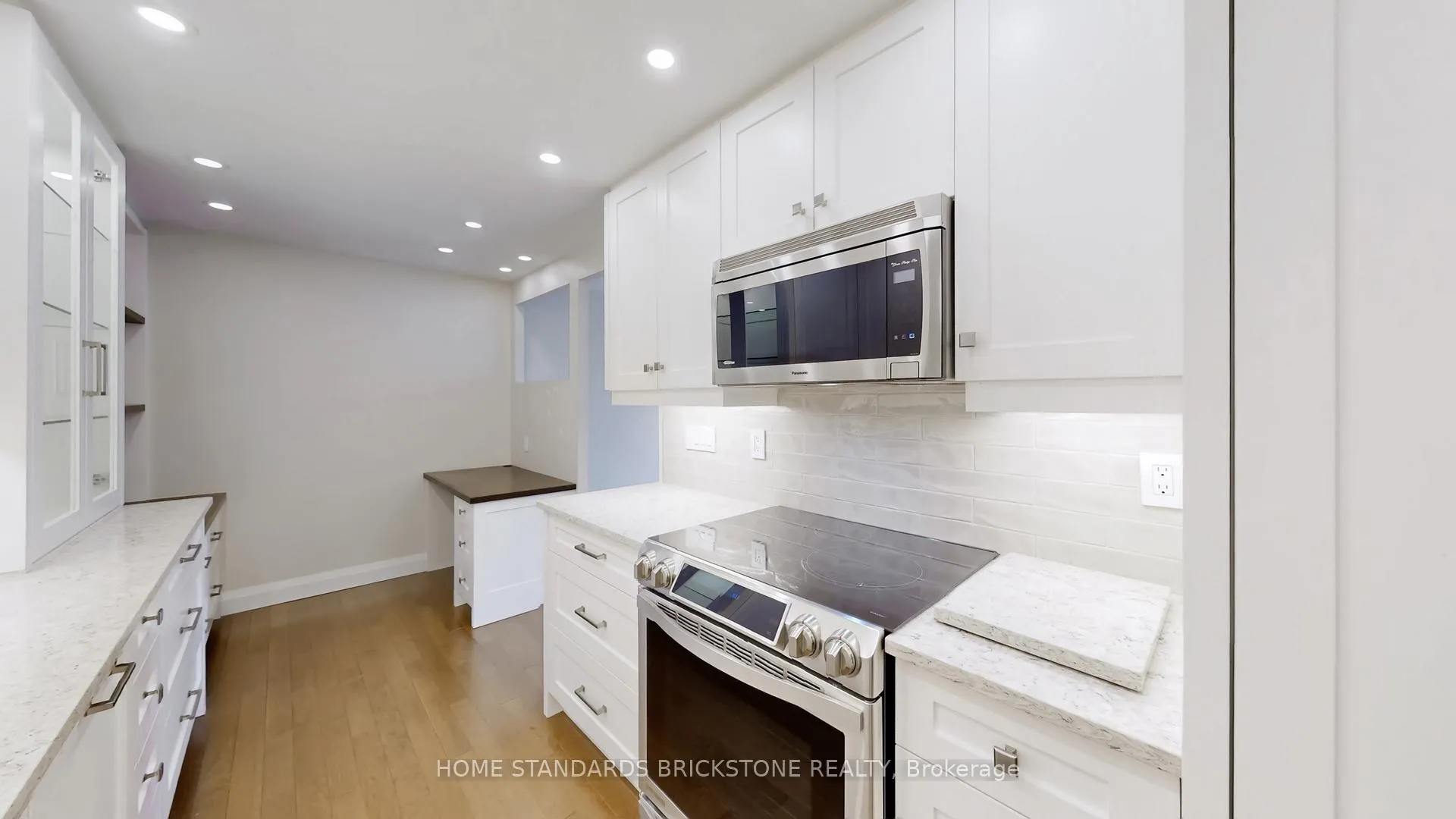 Photo 9 of Unit 803, 47 St Clair Avenue W, Toronto, Yonge-St. Clair — HOMEH