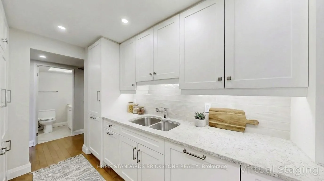 Photo 10 of Unit 803, 47 St Clair Avenue W, Toronto, Yonge-St. Clair — HOMEH