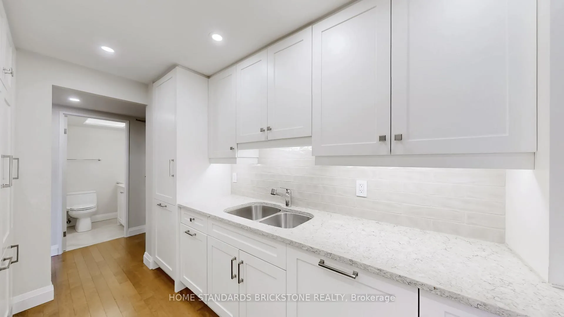 Photo 11 of Unit 803, 47 St Clair Avenue W, Toronto, Yonge-St. Clair — HOMEH