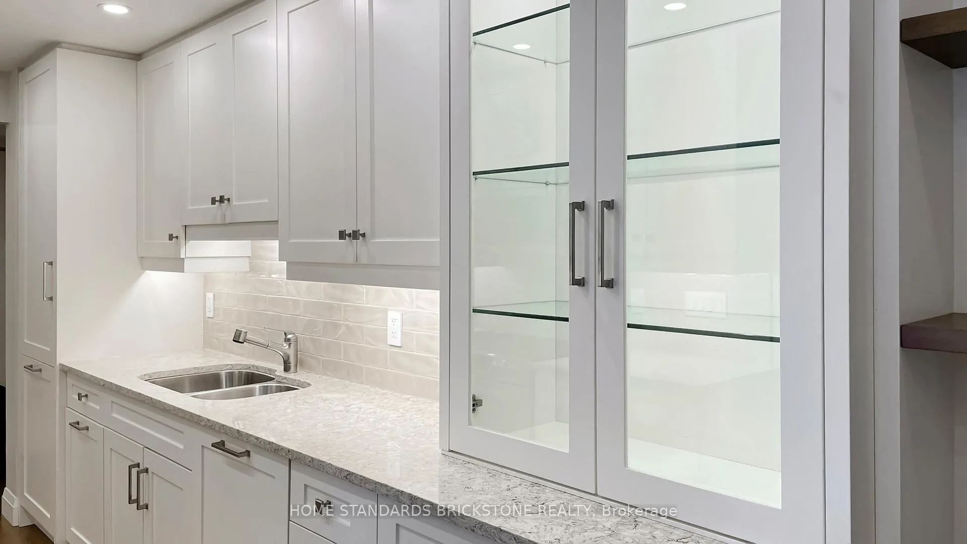 Photo 13 of Unit 803, 47 St Clair Avenue W, Toronto, Yonge-St. Clair — HOMEH