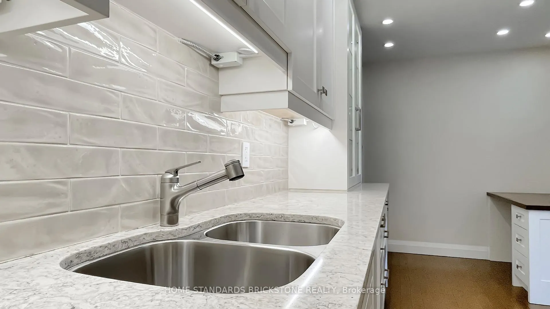 Photo 15 of Unit 803, 47 St Clair Avenue W, Toronto, Yonge-St. Clair — HOMEH