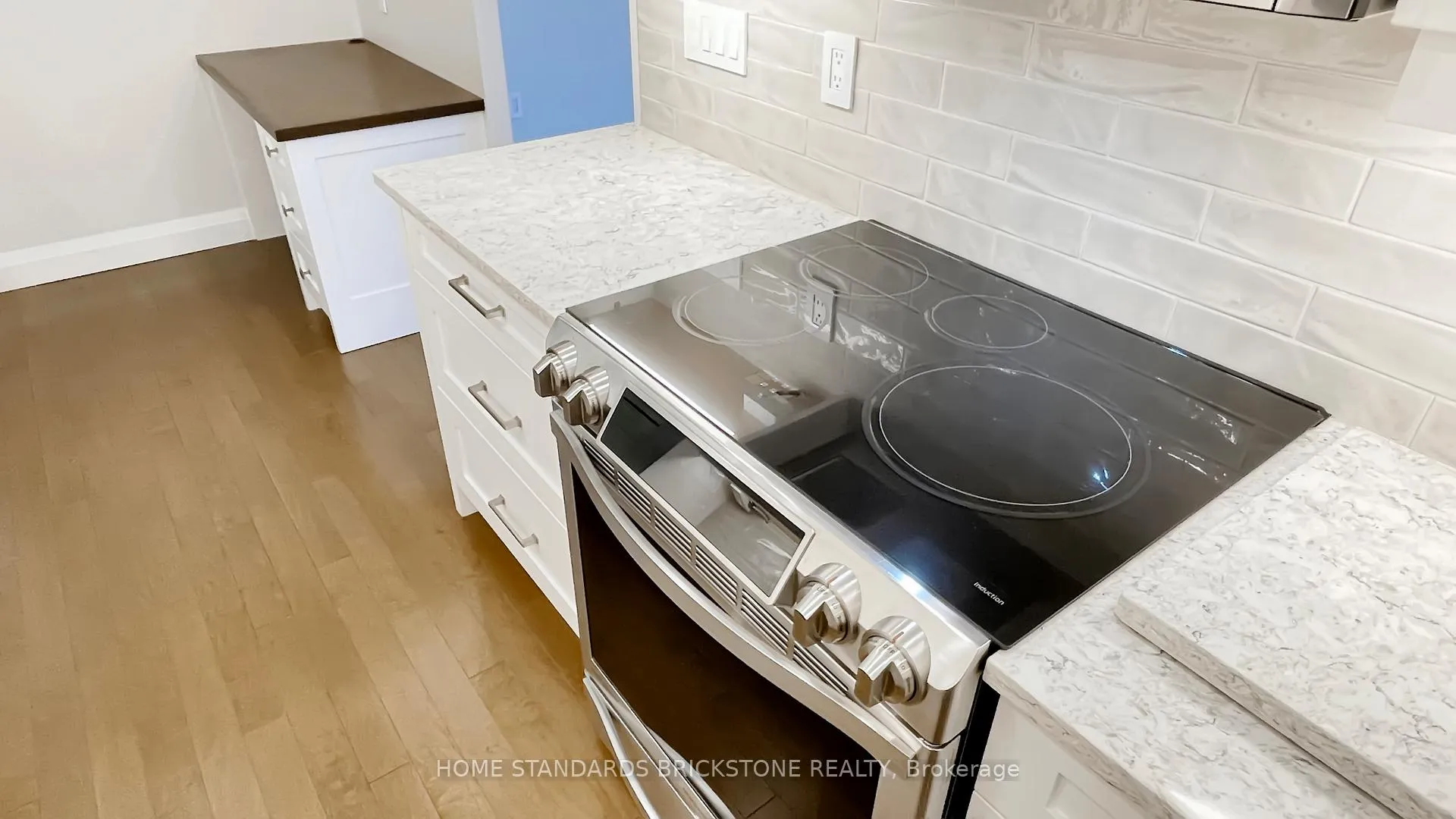 Photo 16 of Unit 803, 47 St Clair Avenue W, Toronto, Yonge-St. Clair — HOMEH