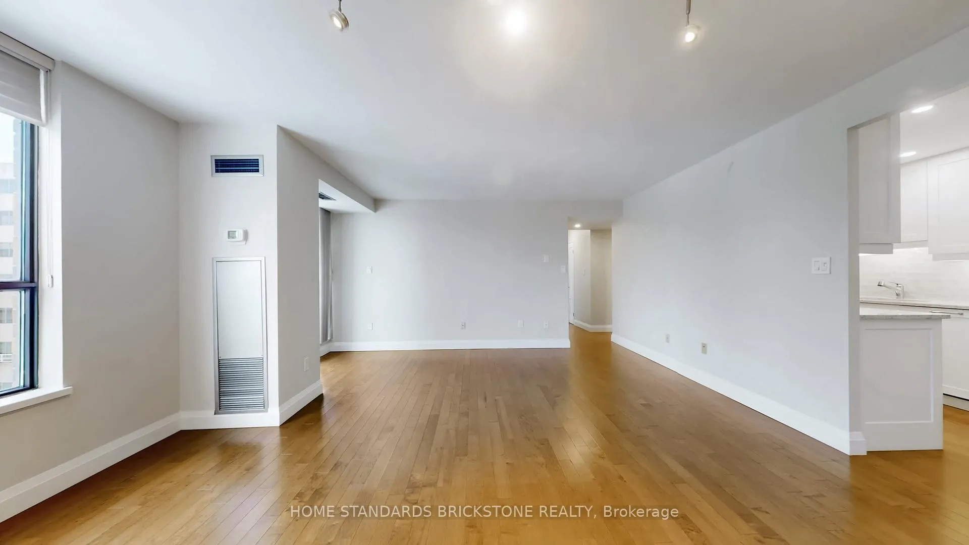 Photo 18 of Unit 803, 47 St Clair Avenue W, Toronto, Yonge-St. Clair — HOMEH