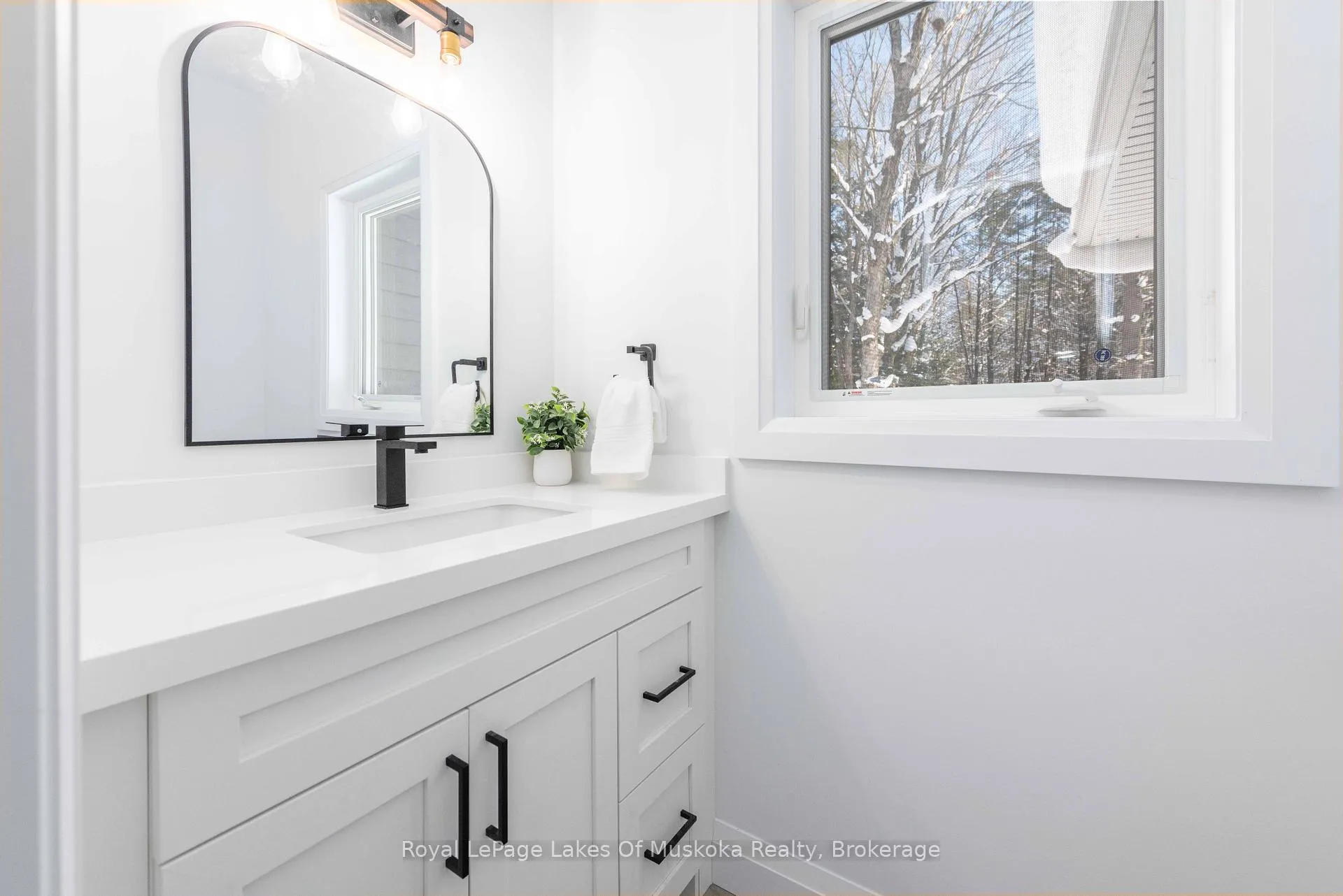 Photo 25 of 1030 Xavier Street, Gravenhurst, Morrison — HOMEH